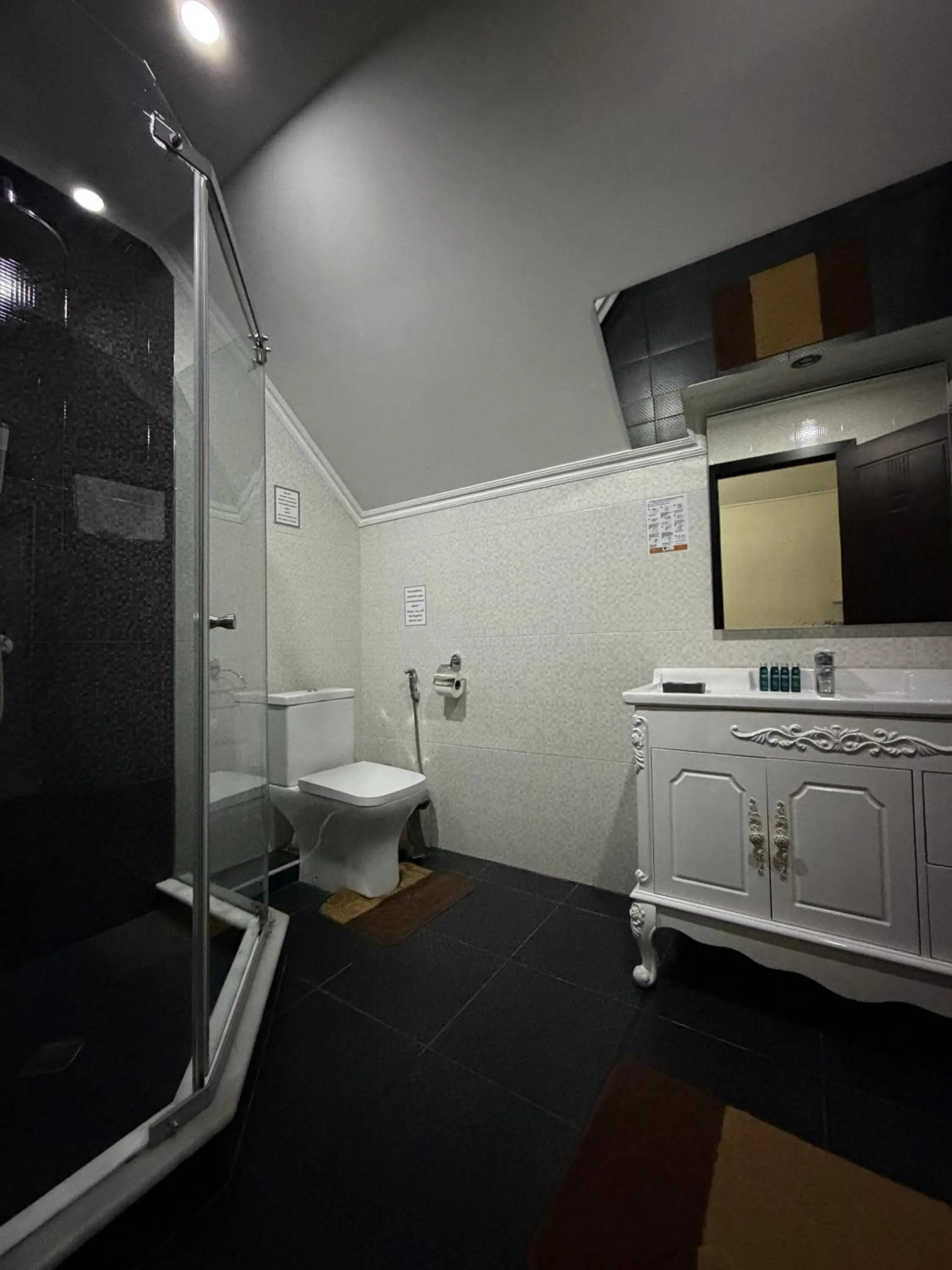 Toilet in S&L Boutique Hotel