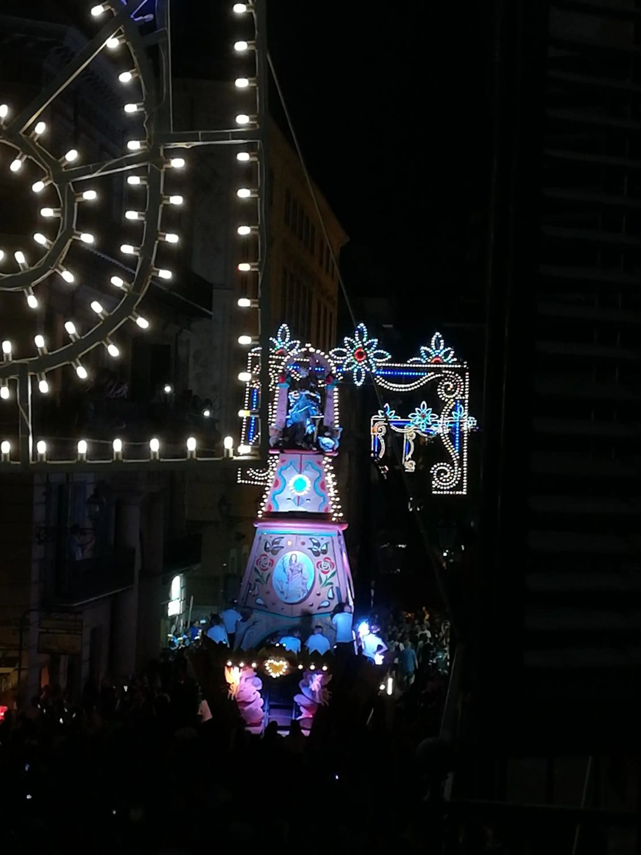 Evening entertainment in Persiane al Cassaro