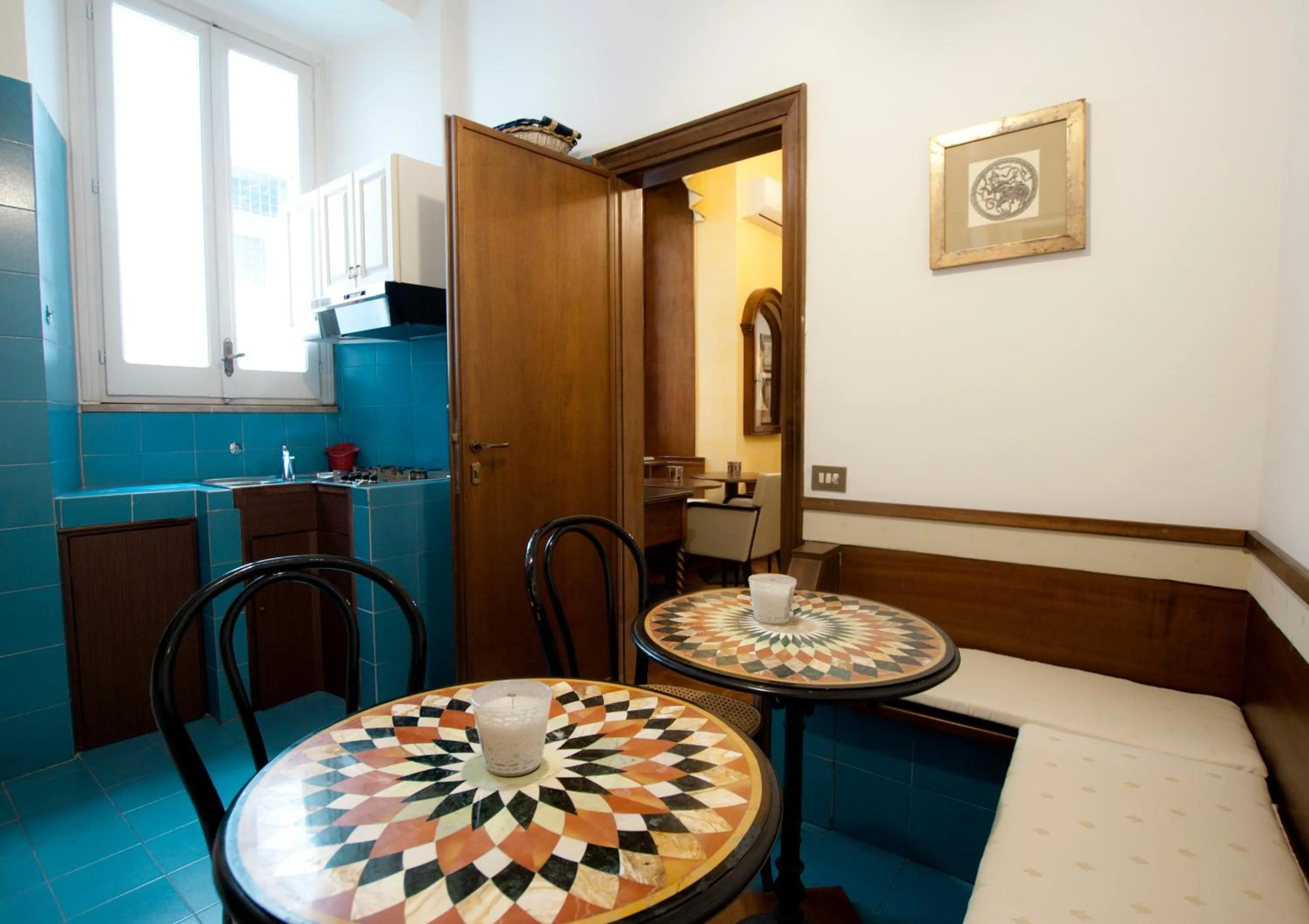 Communal kitchen in Guesthouse Borromeo Roma