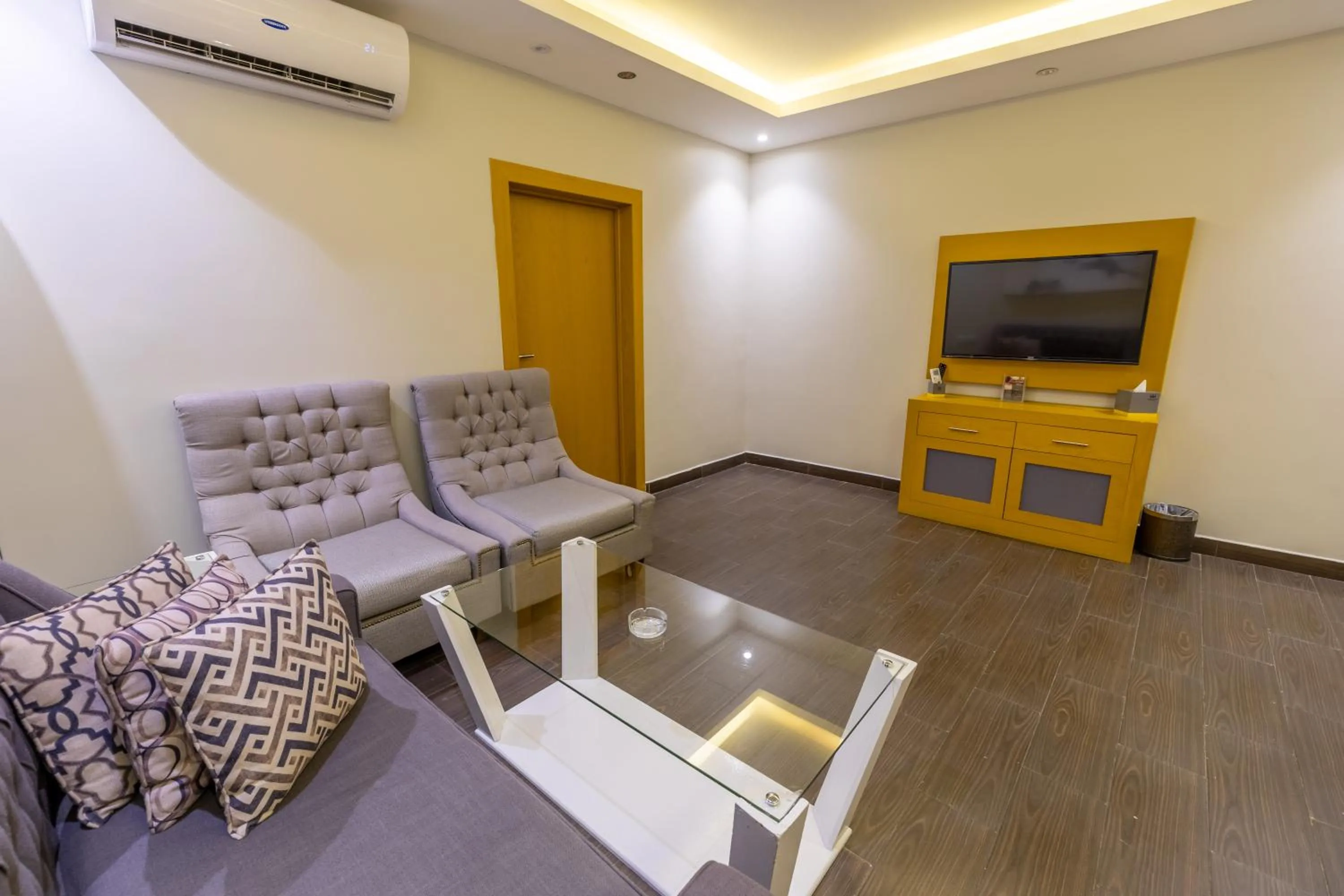 Al Muahidb Residence Al Takhasossi 4