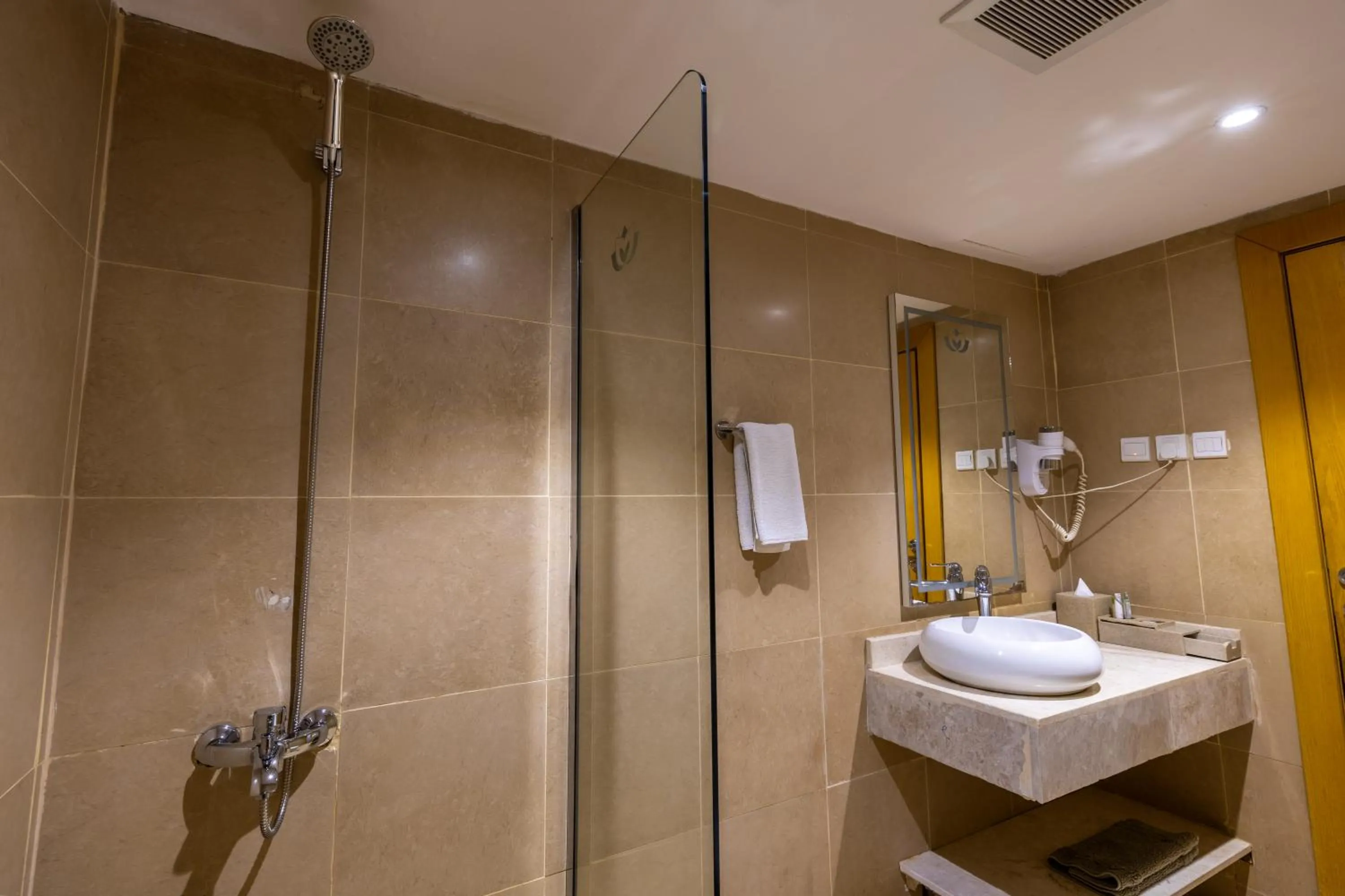 Al Muahidb Residence Al Takhasossi 4