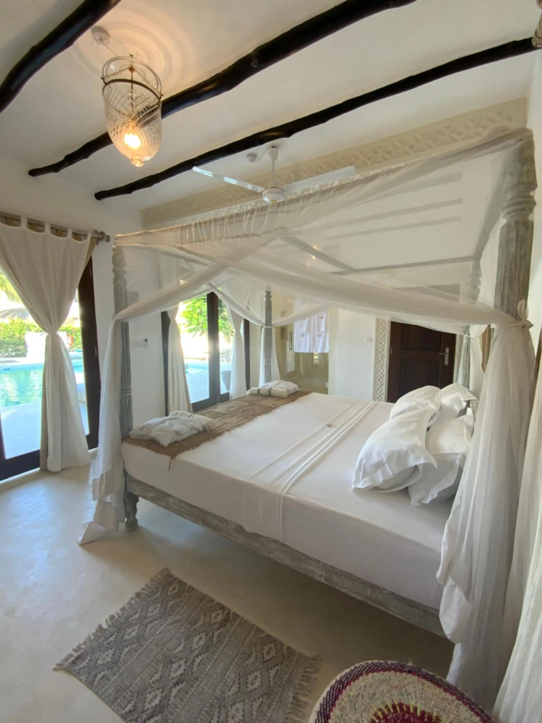 Bedroom, Bed in Alawi Home