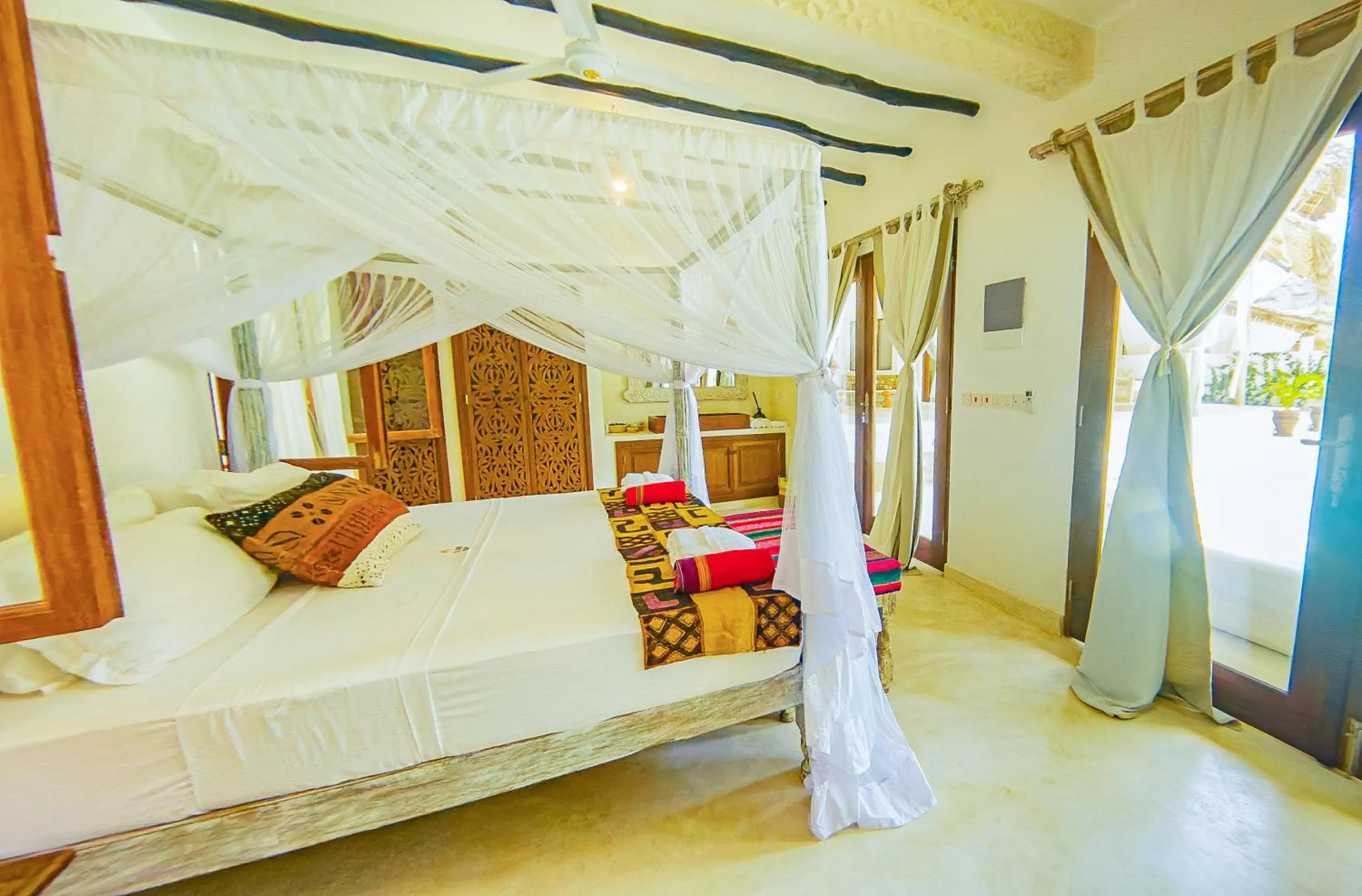 Bedroom, Bed in Alawi Home