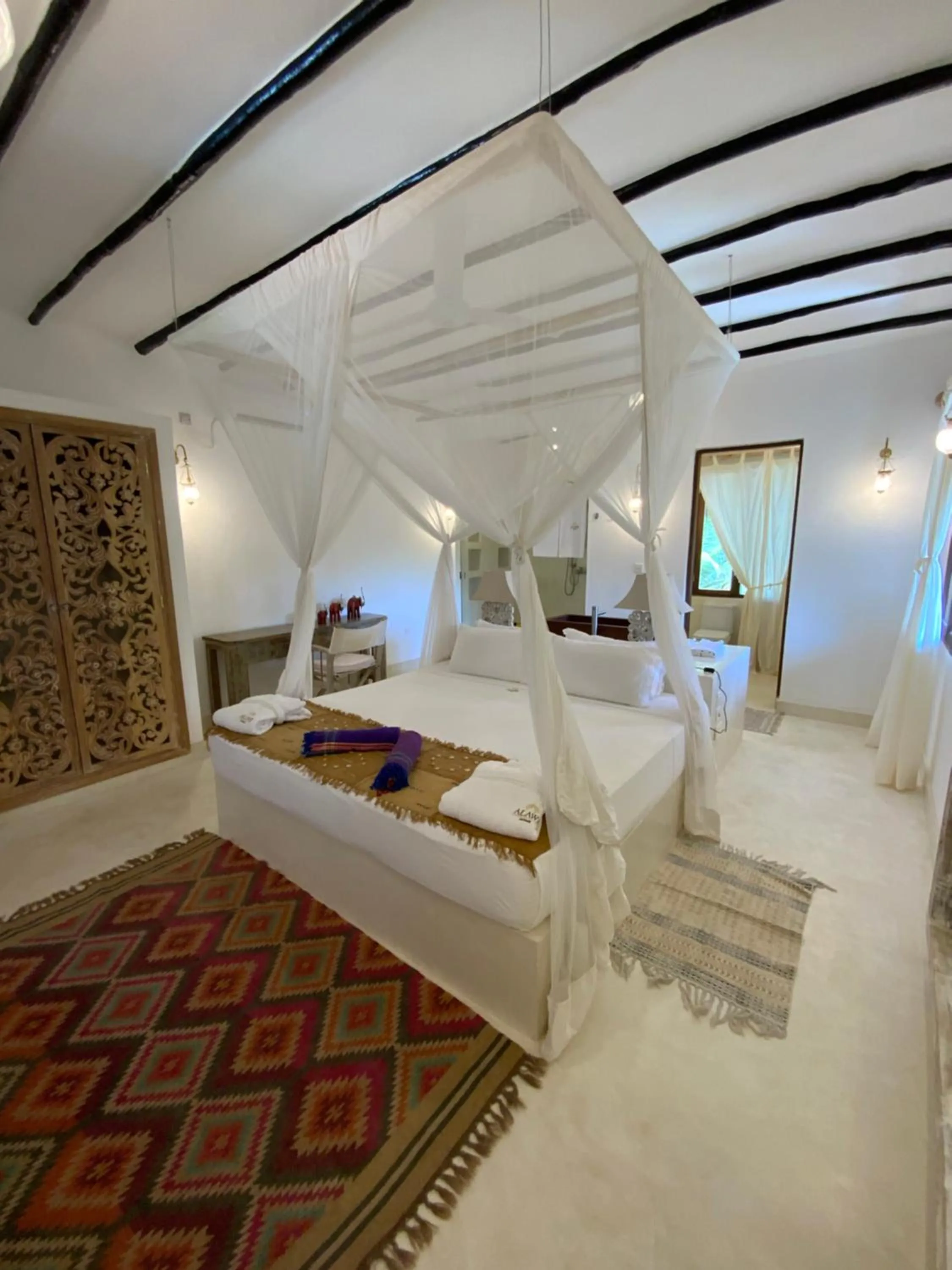 Bedroom, Bed in Alawi Home