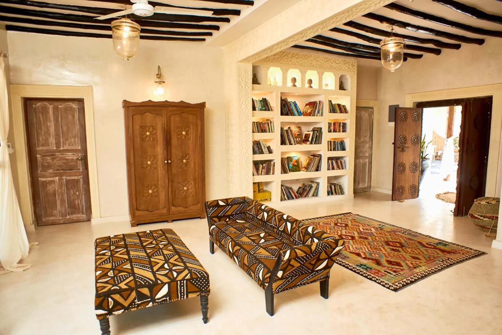 Library in Alawi Home
