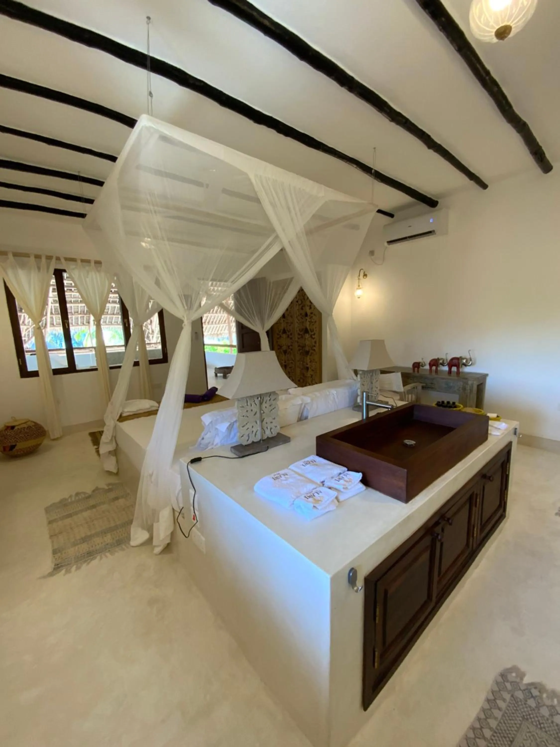 Bedroom, Bed in Alawi Home