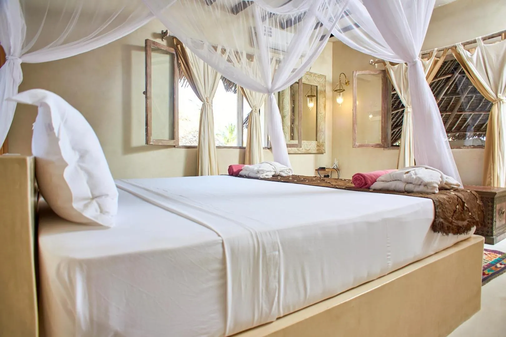 Photo of the whole room, Bed in Alawi Home