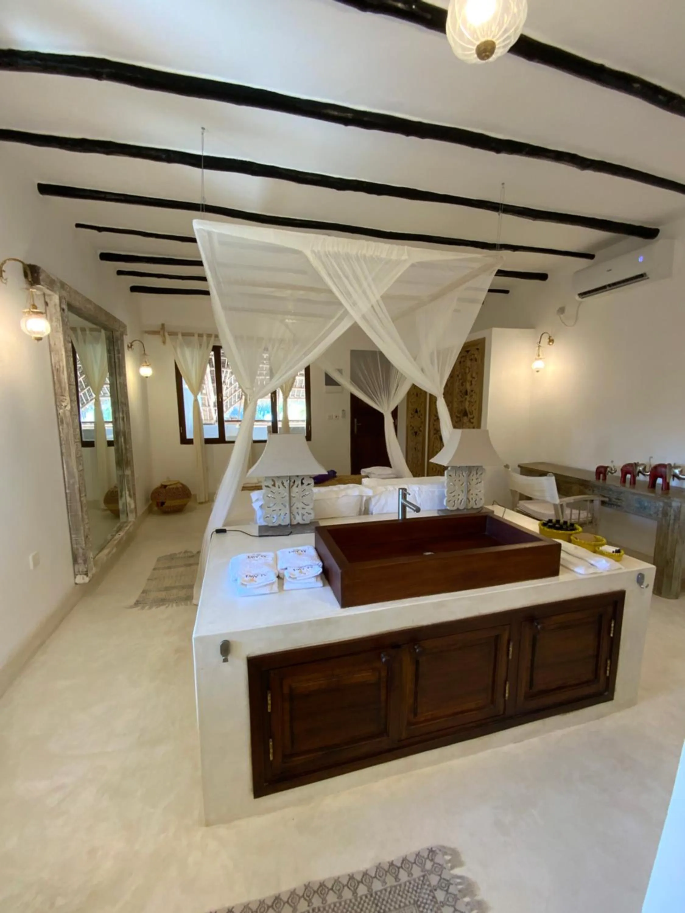 Bedroom, Bed in Alawi Home