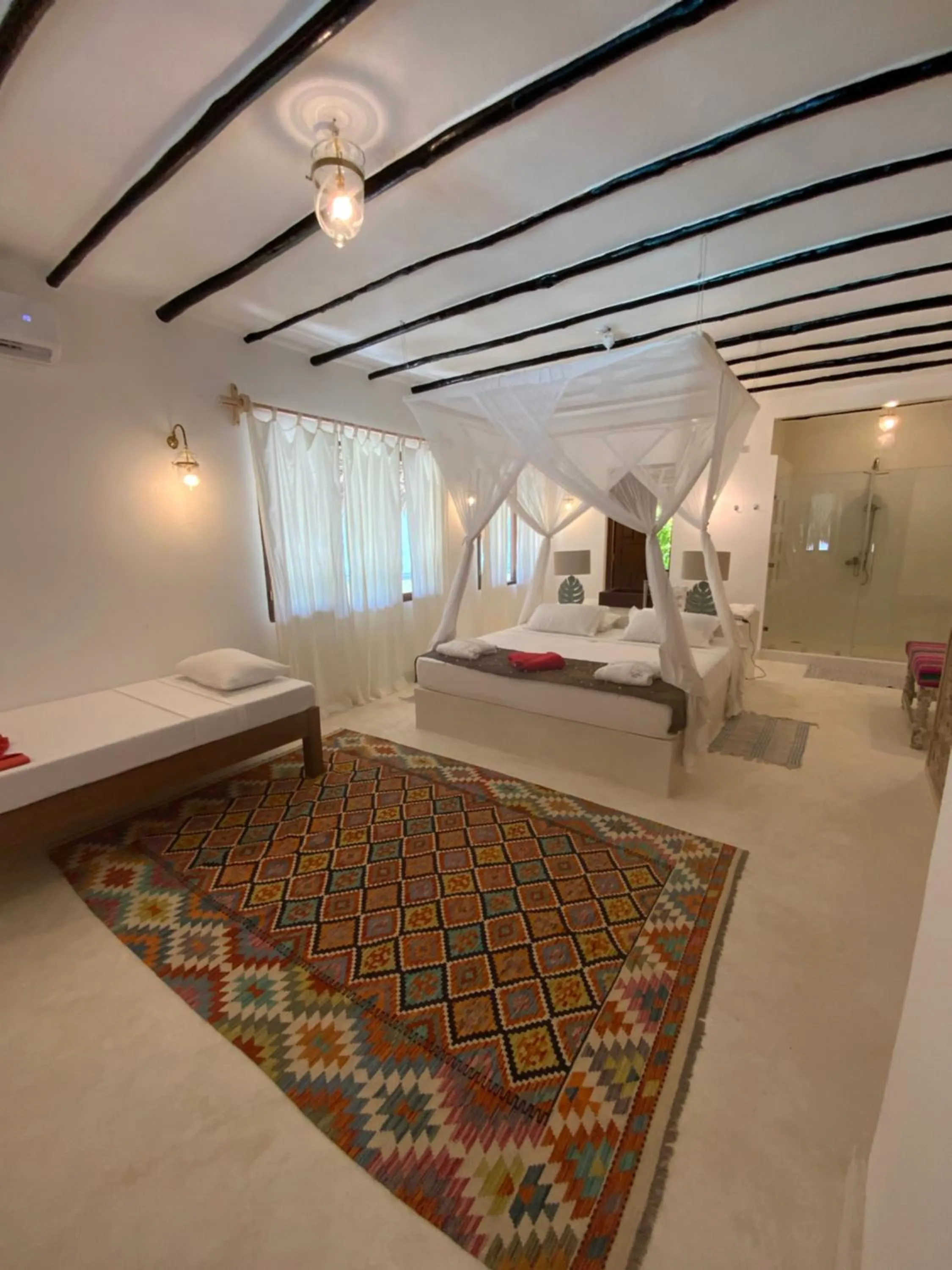 Bedroom, Bed in Alawi Home