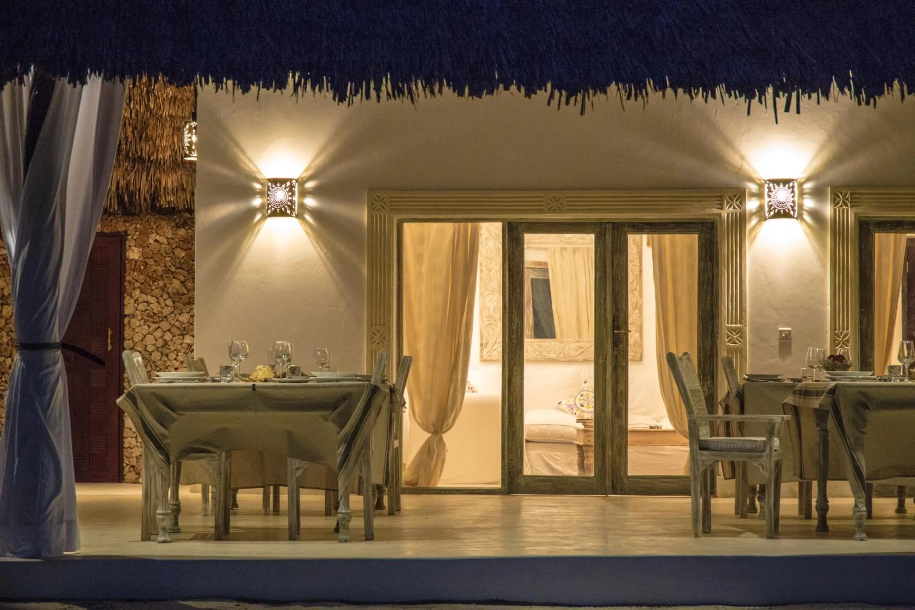 Restaurant/places to eat, Bed in Alawi Home