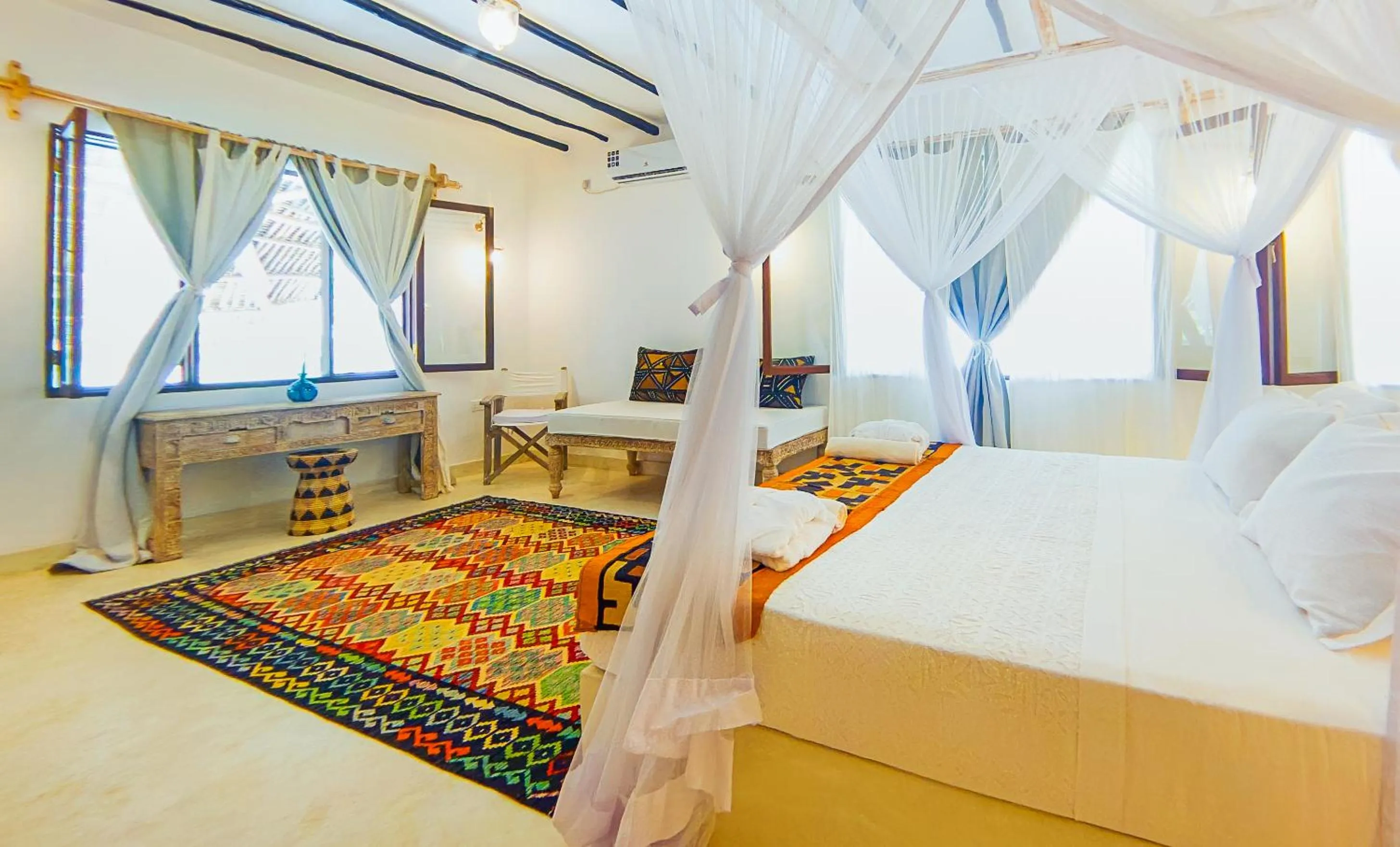 Bedroom, Bed in Alawi Home