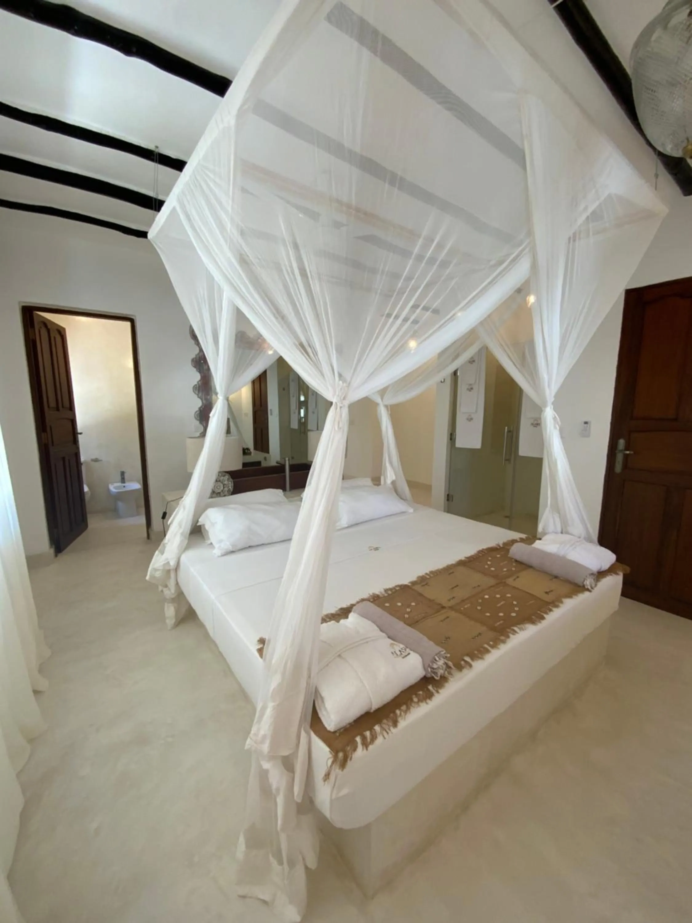 Bedroom, Bed in Alawi Home
