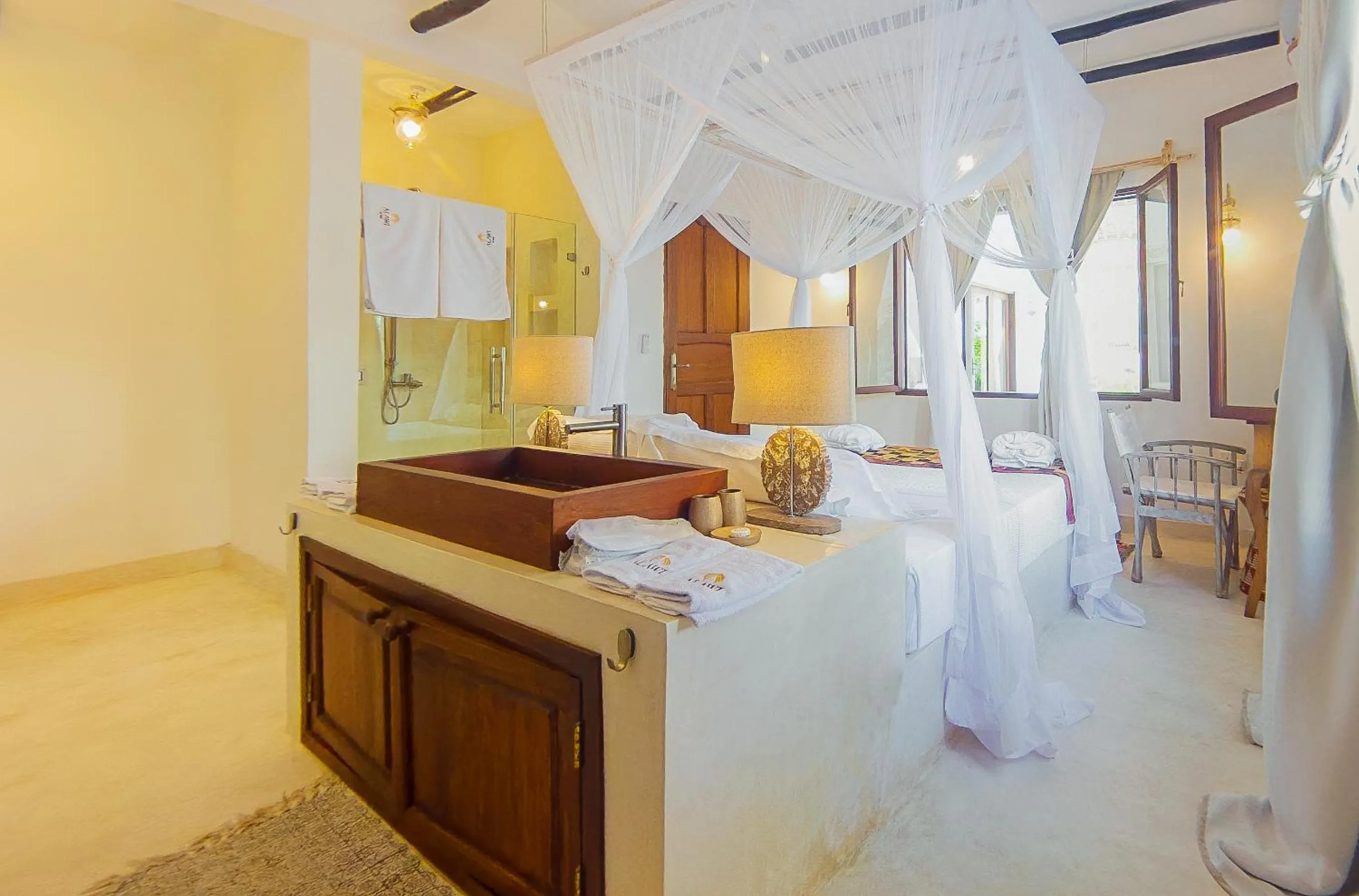 Bedroom, Bed in Alawi Home