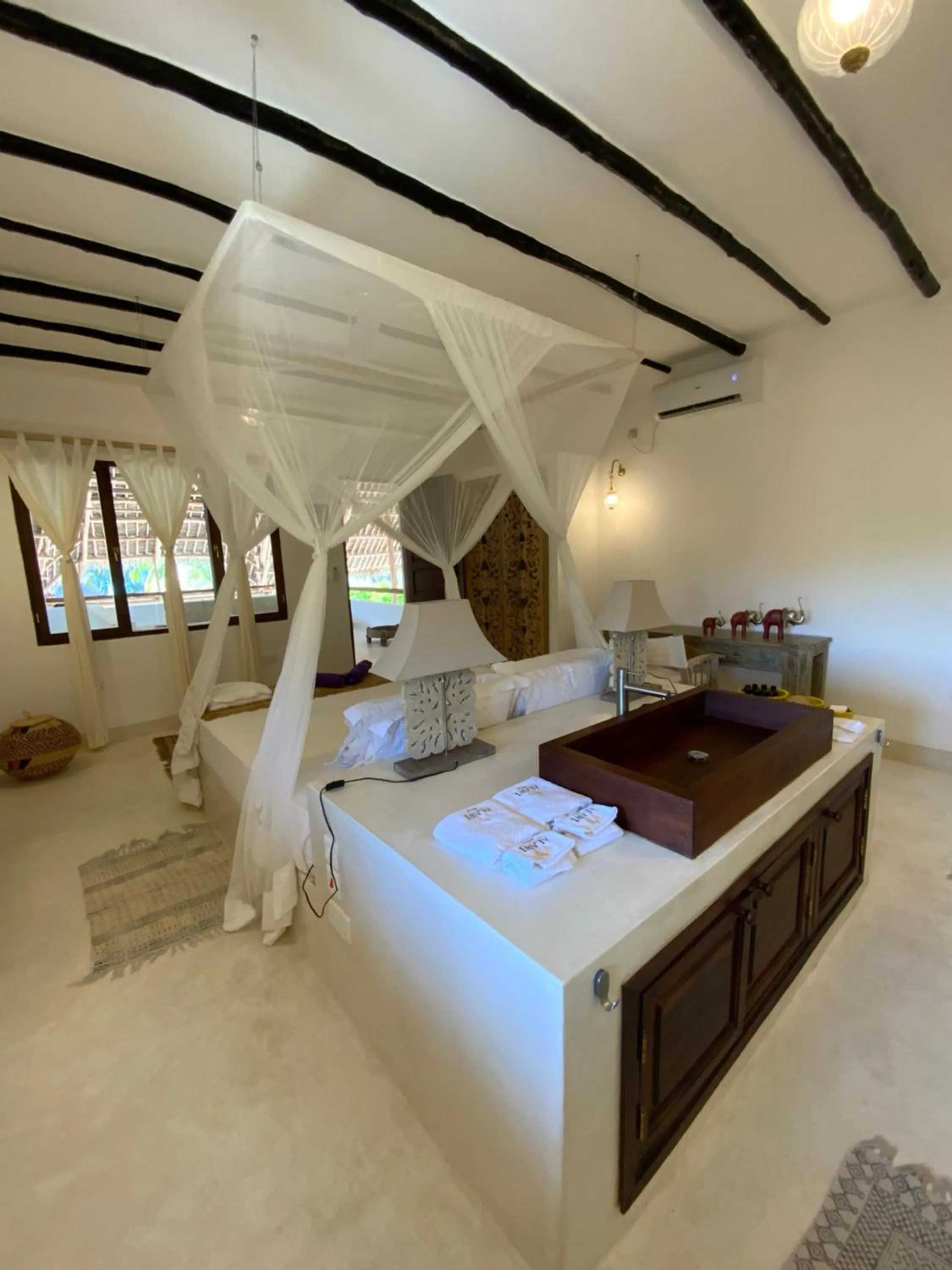 Bedroom, Bed in Alawi Home