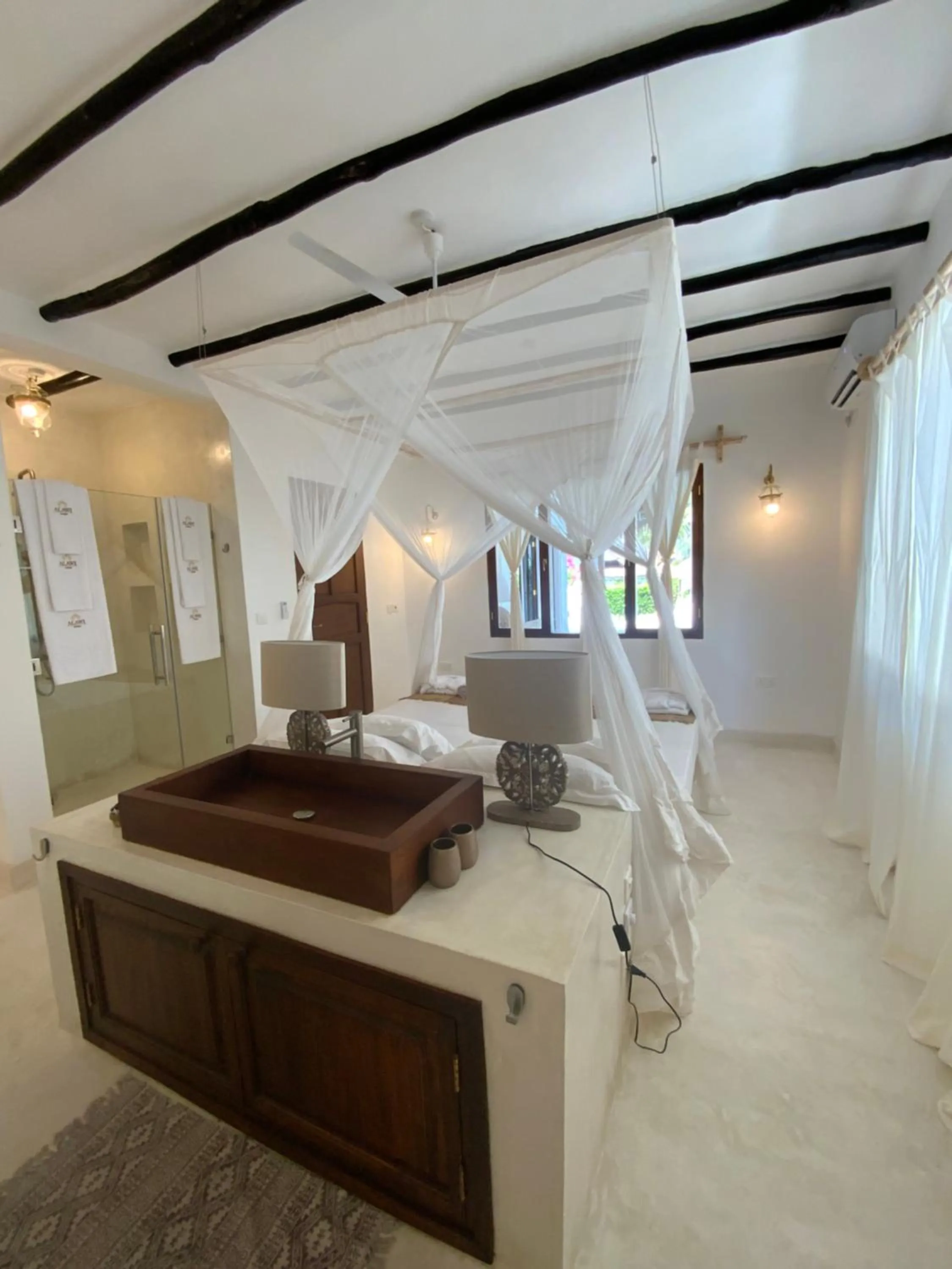 Bedroom, Bed in Alawi Home