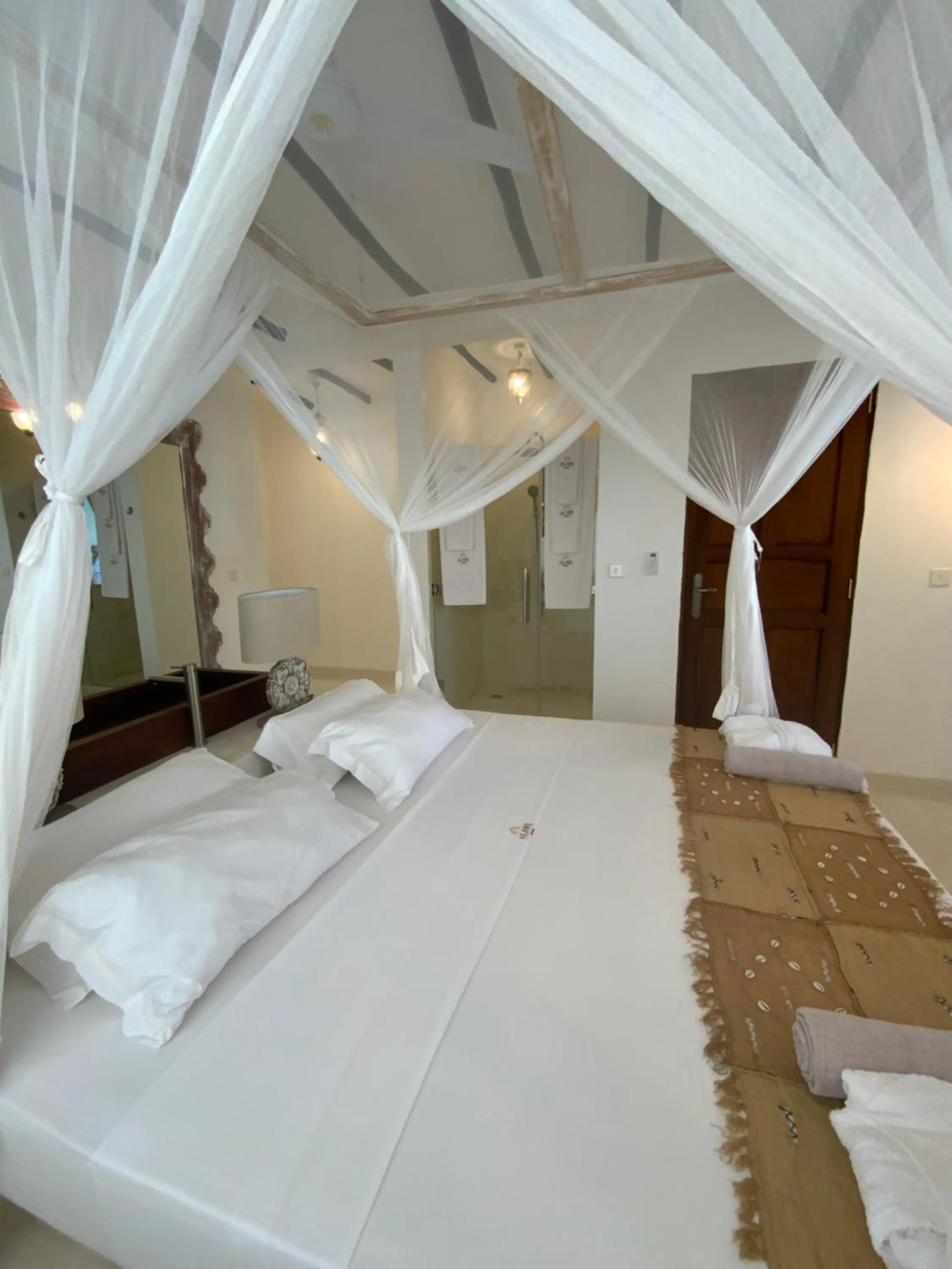 Bedroom, Bed in Alawi Home