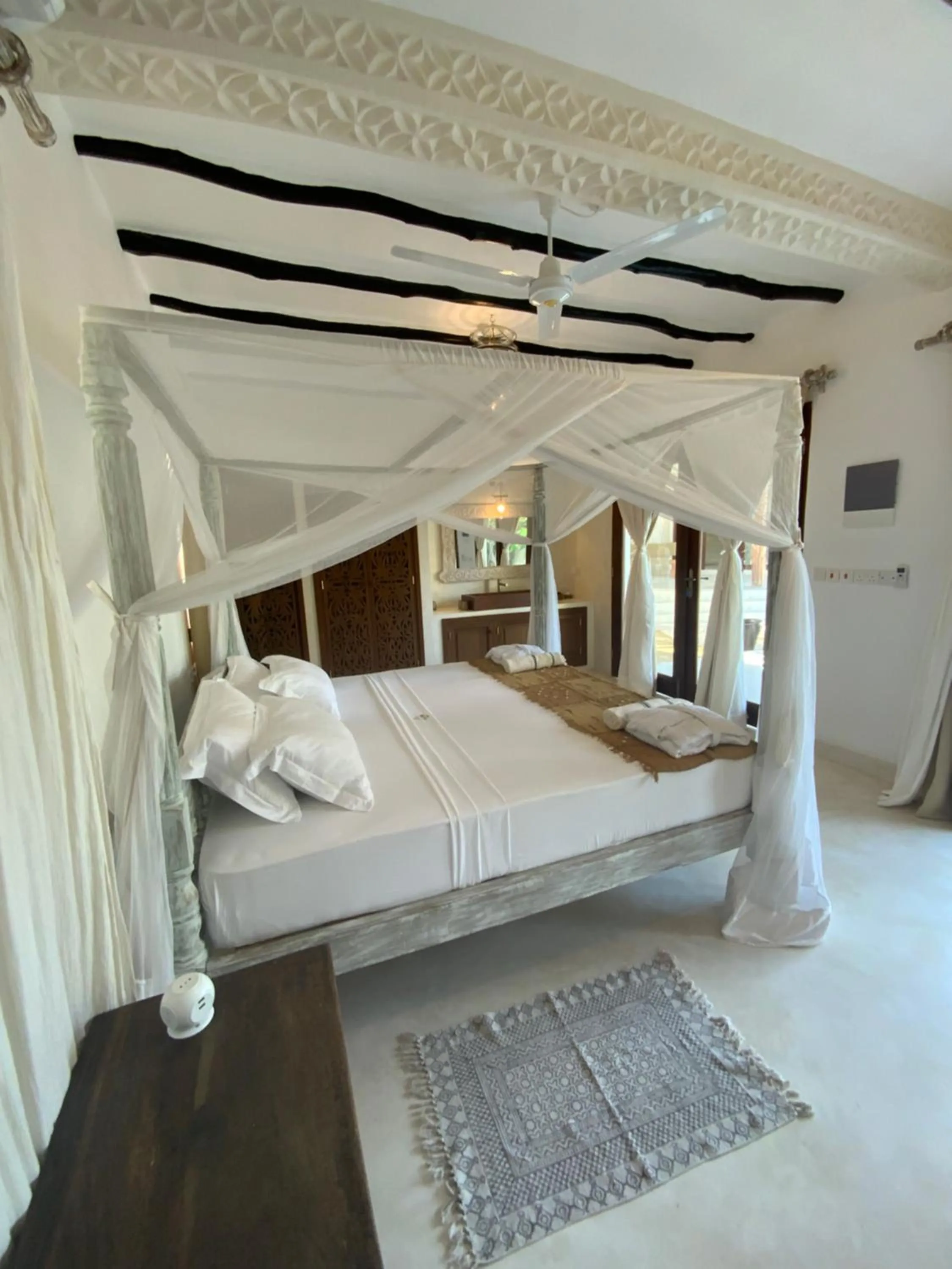 Bedroom, Bed in Alawi Home