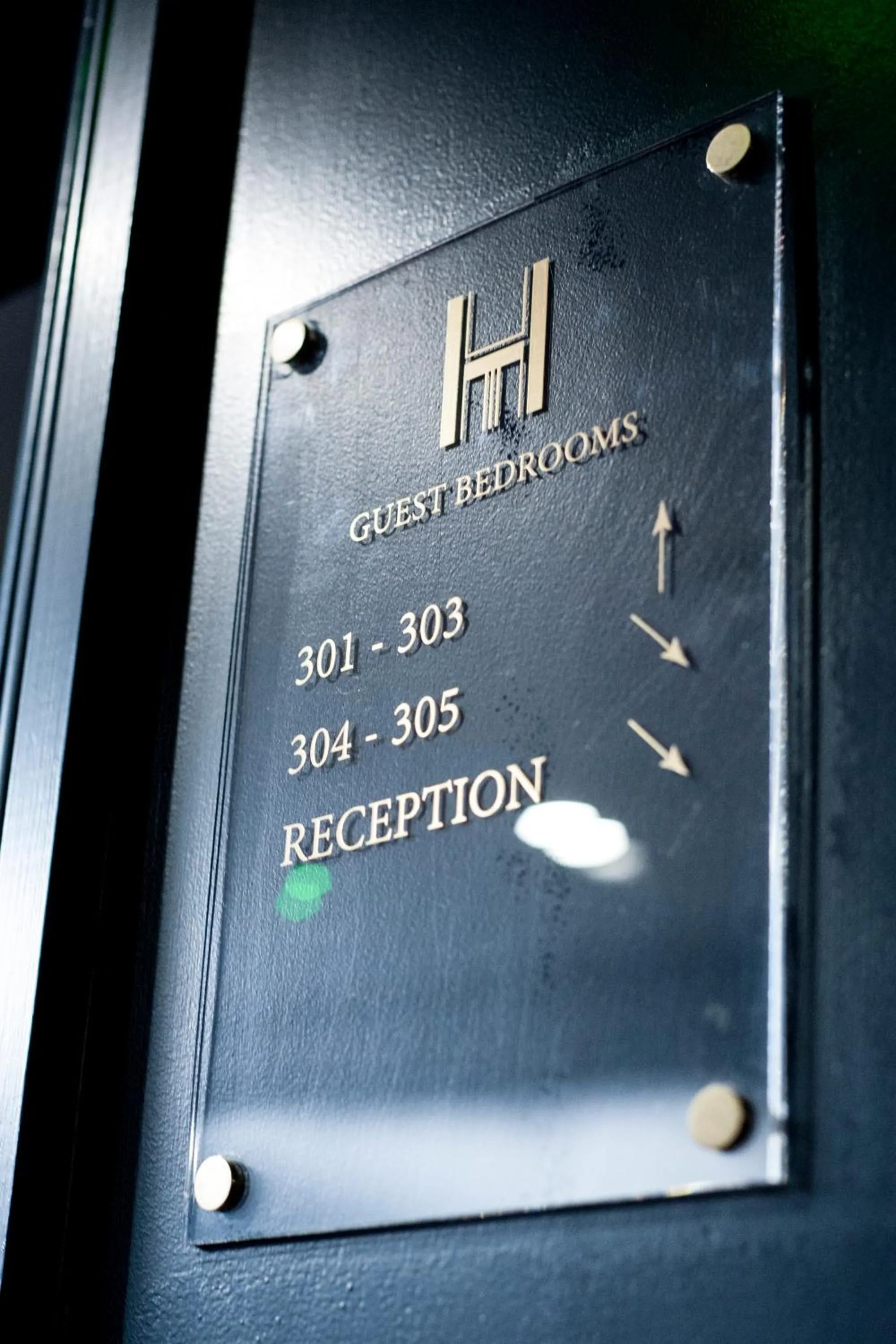 Logo/Certificate/Sign in The House of Toby