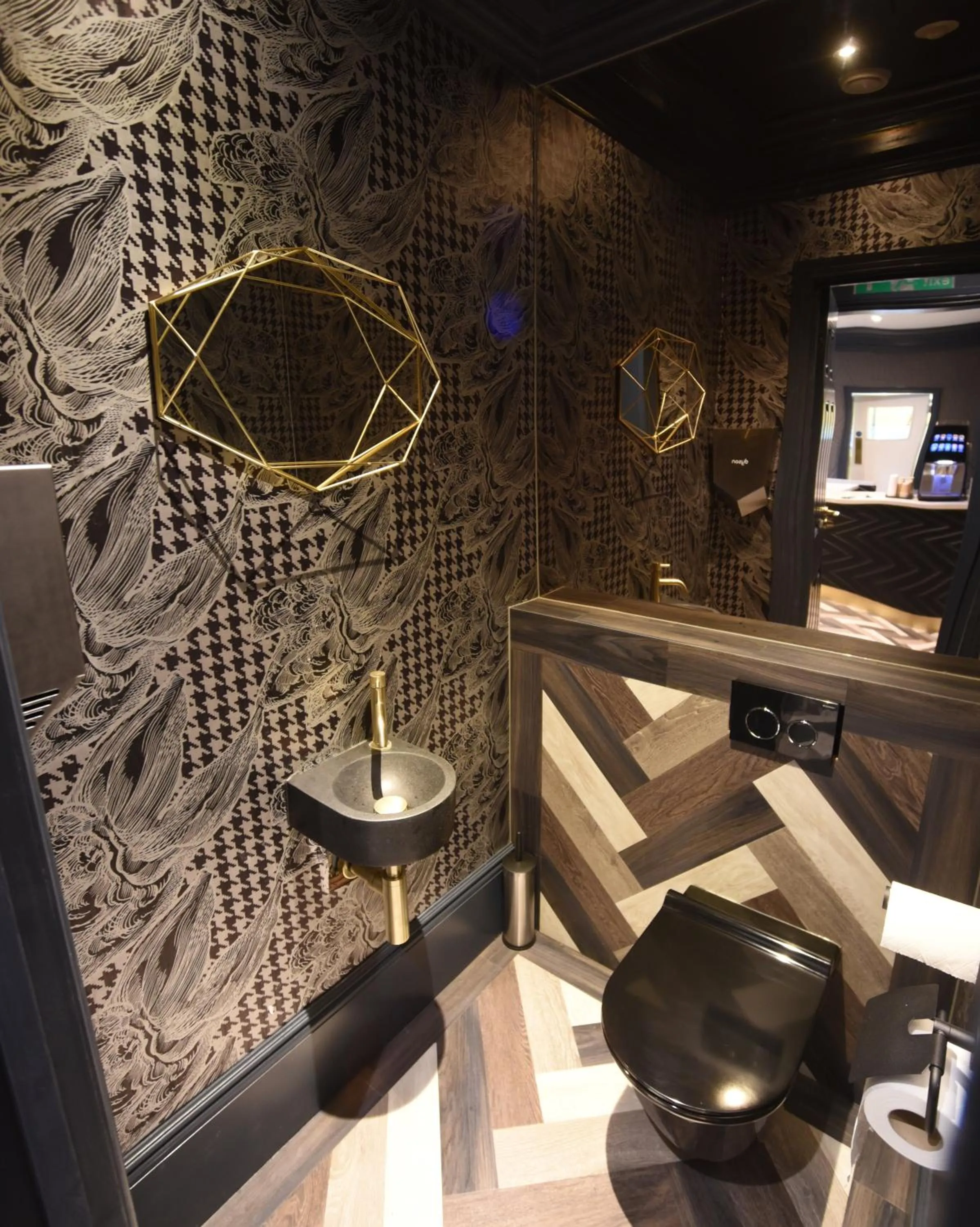 Toilet in The House of Toby