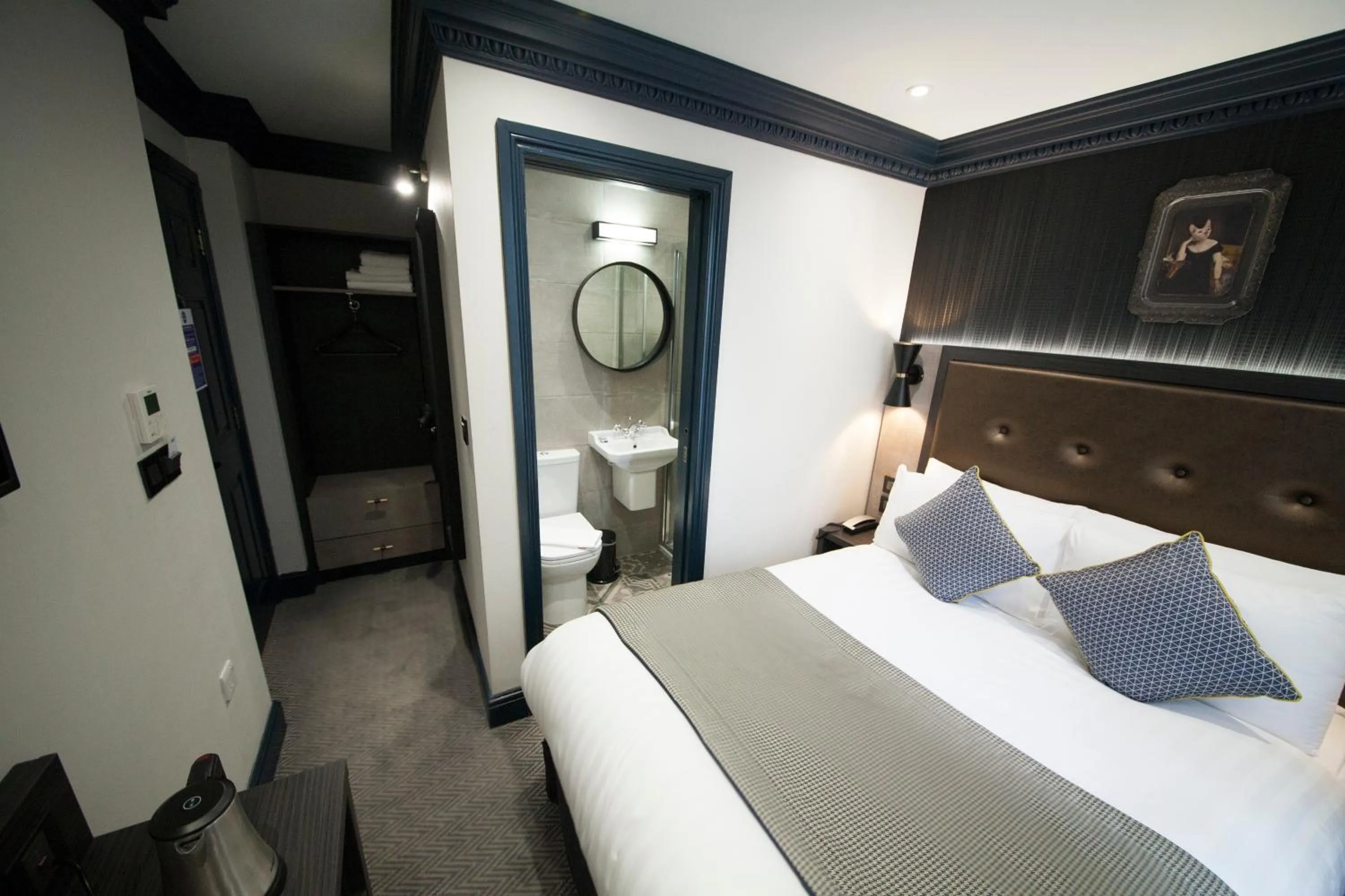 Bedroom, Bed in The House of Toby