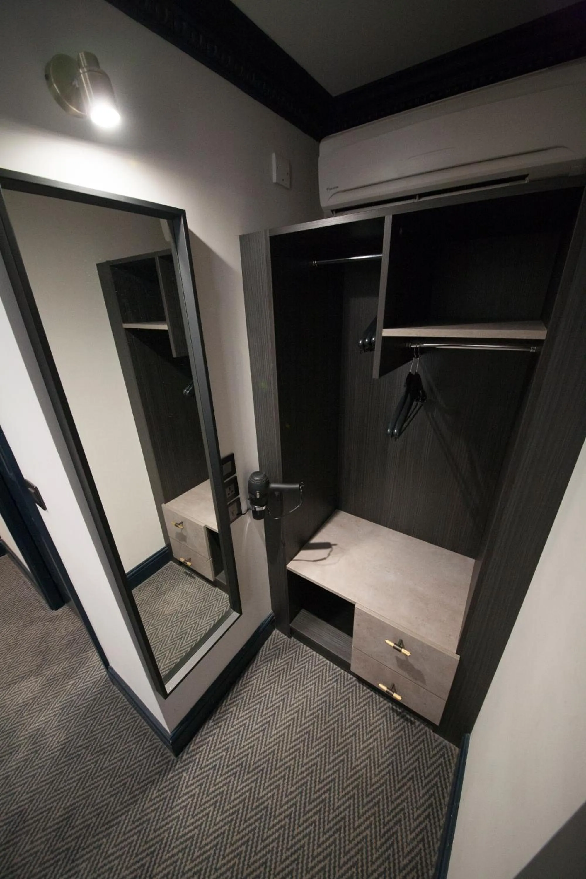 Decorative detail, Bed in The House of Toby