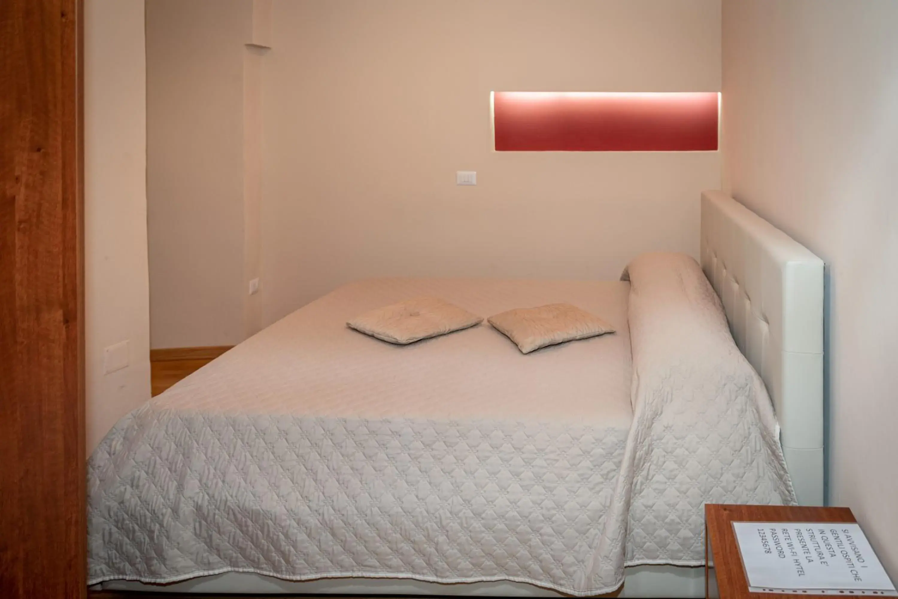 Double Room with Private Bathroom - single occupancy in L'Antica Caiatia Double Room with Private Bathroom - single occupancy in L'Antica Caiatia