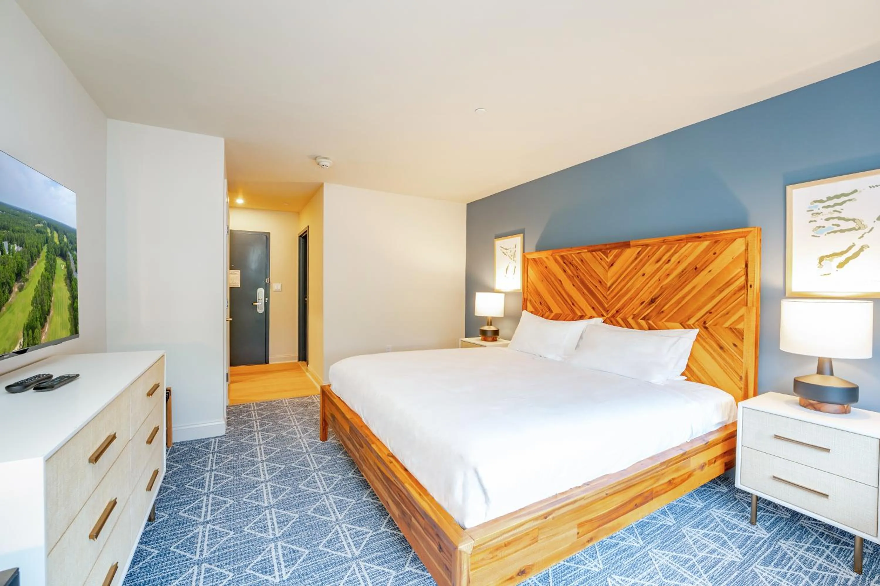 Bed in The Inn at LBI National Golf & Resort