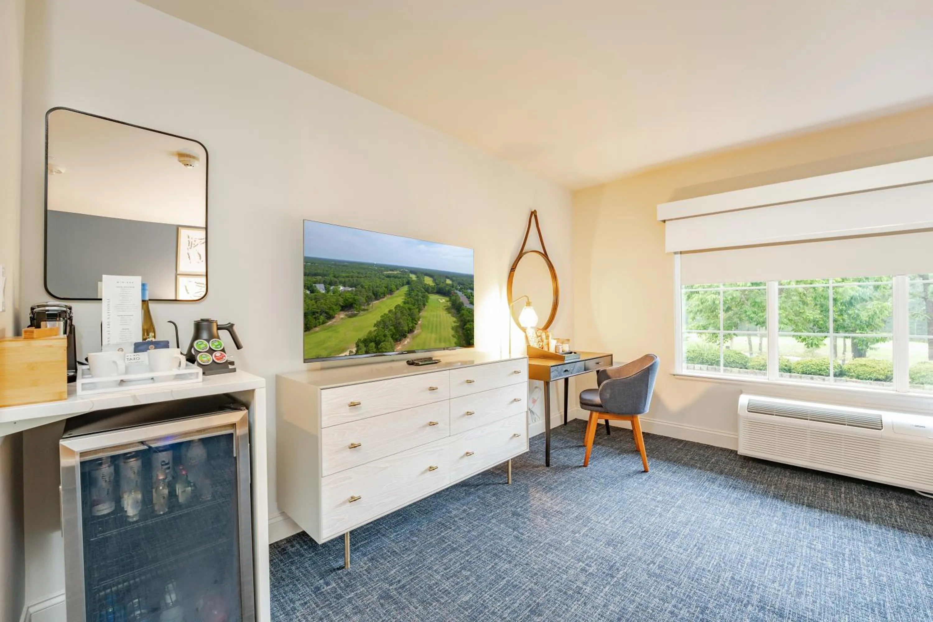 TV and multimedia in The Inn at LBI National Golf & Resort
