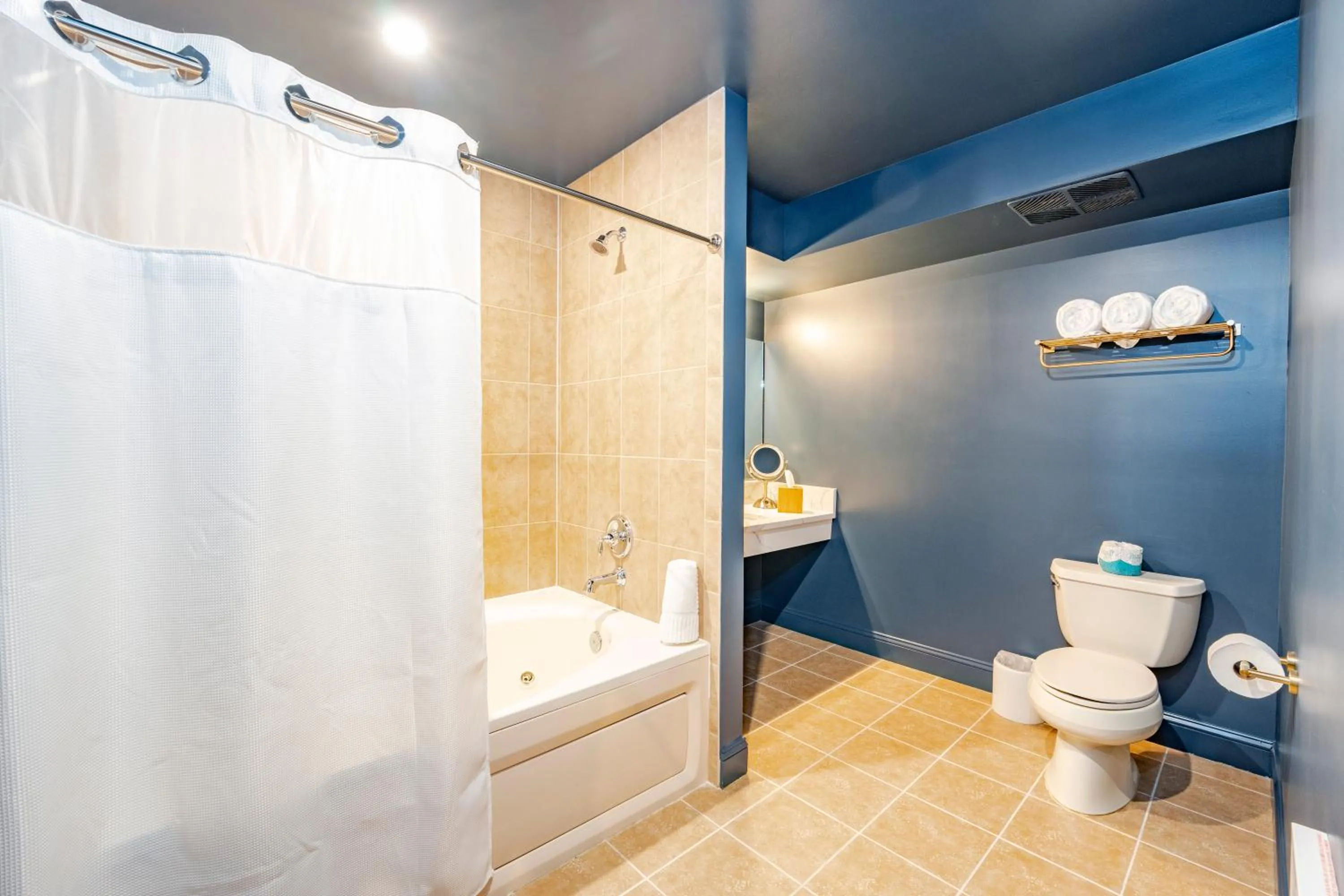 Shower in The Inn at LBI National Golf & Resort