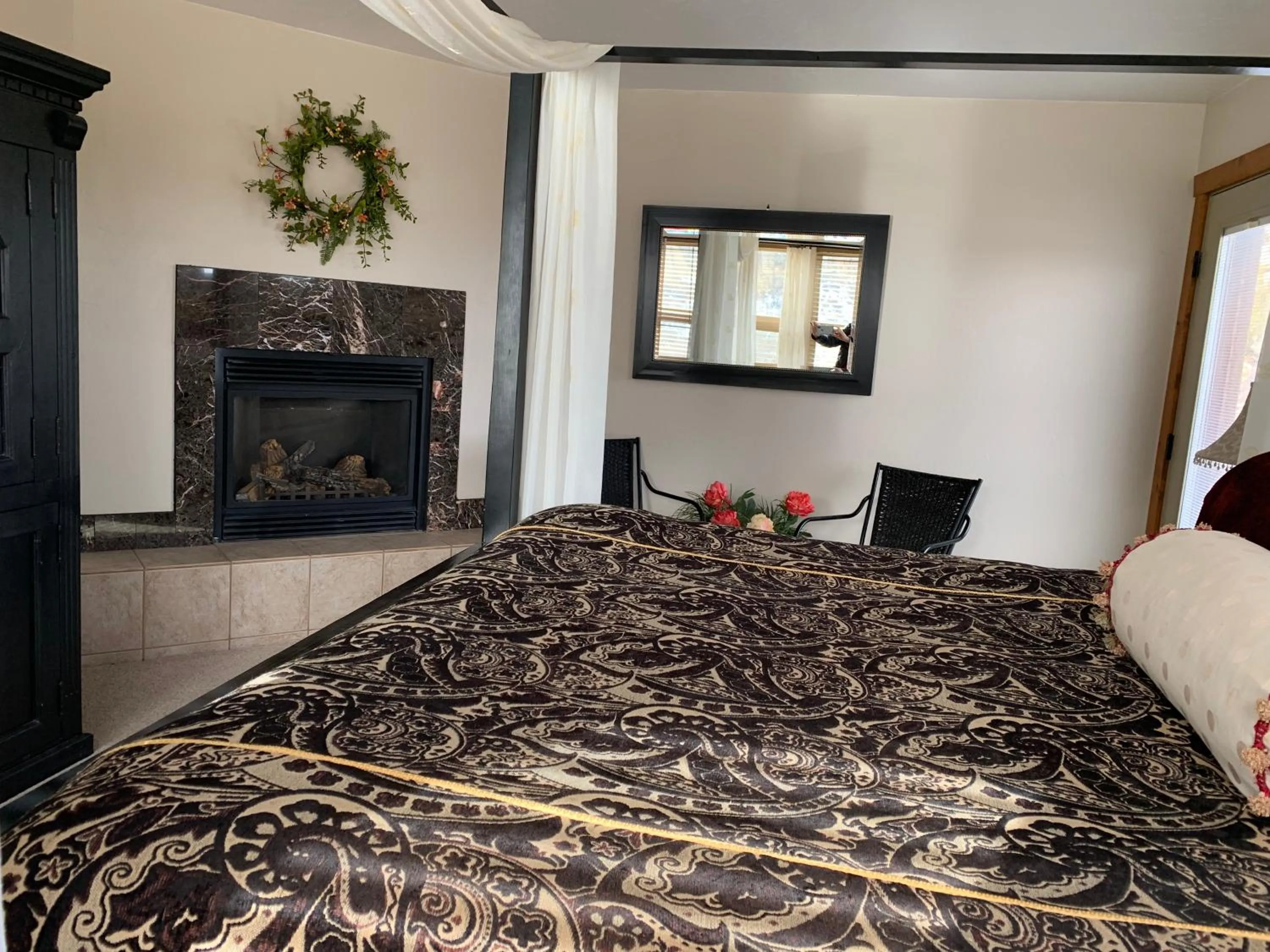 Bed in Slot Canyons Inn Bed & Breakfast