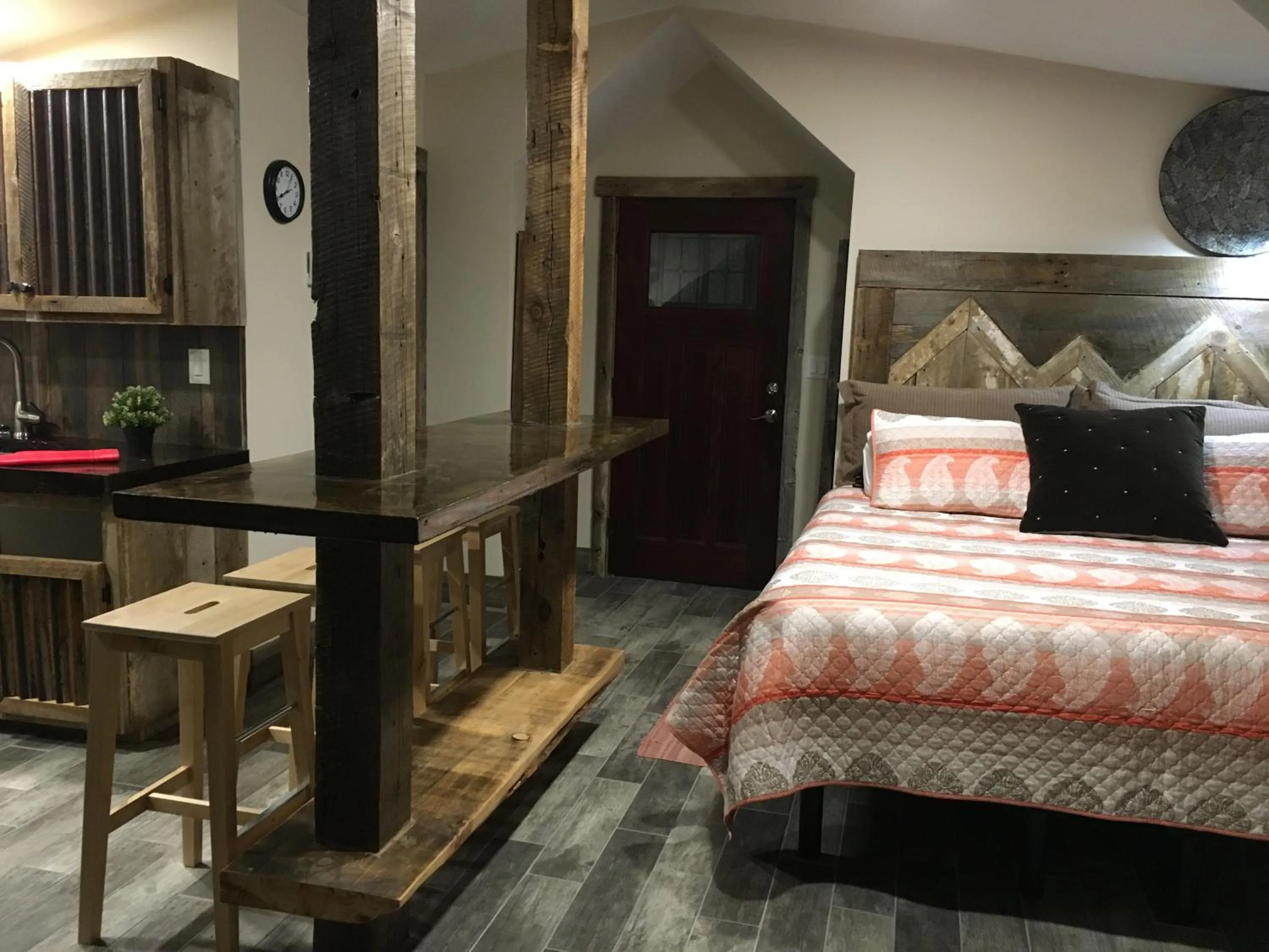 Bed in Slot Canyons Inn Bed & Breakfast