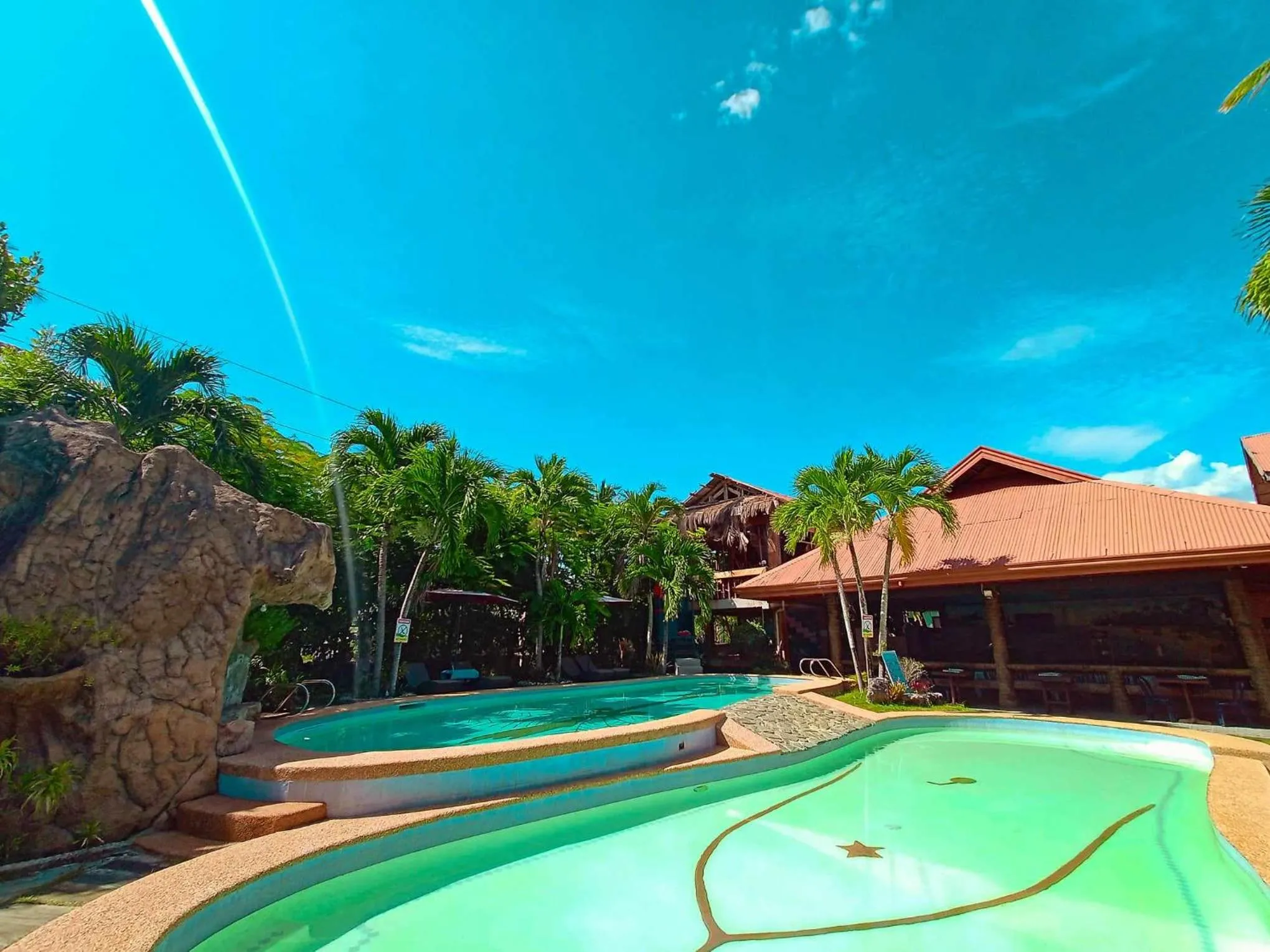 Swimming pool in Coco Grove Nature Resort