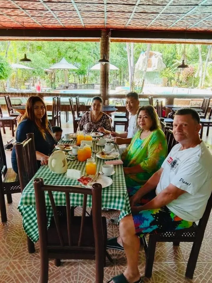 Restaurant/places to eat in Coco Grove Nature Resort