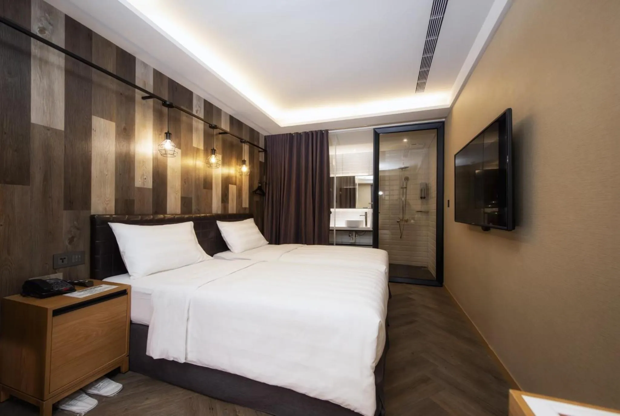 Photo of the whole room, Bed in City Suites - Beimen
