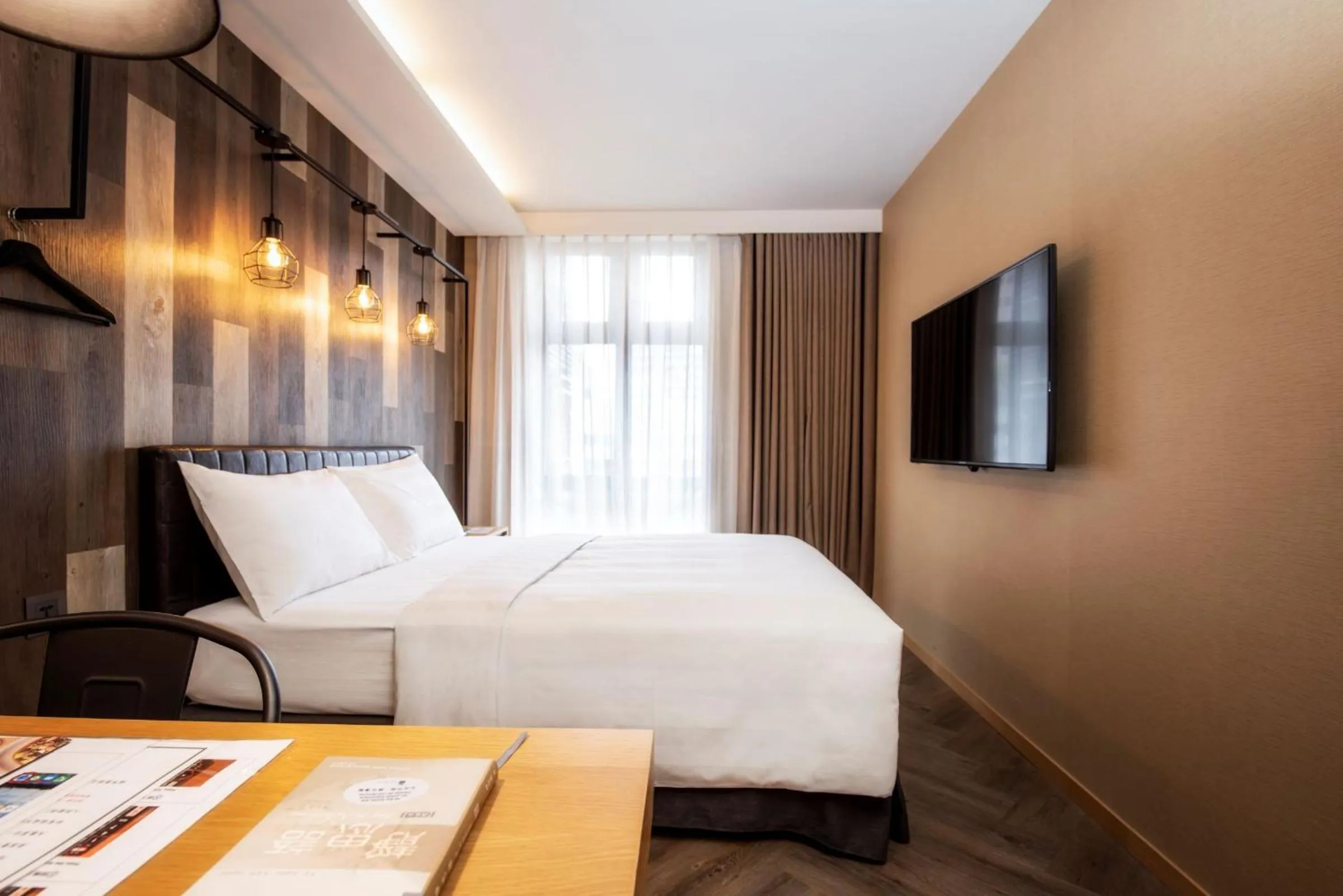 Photo of the whole room, Bed in City Suites - Beimen