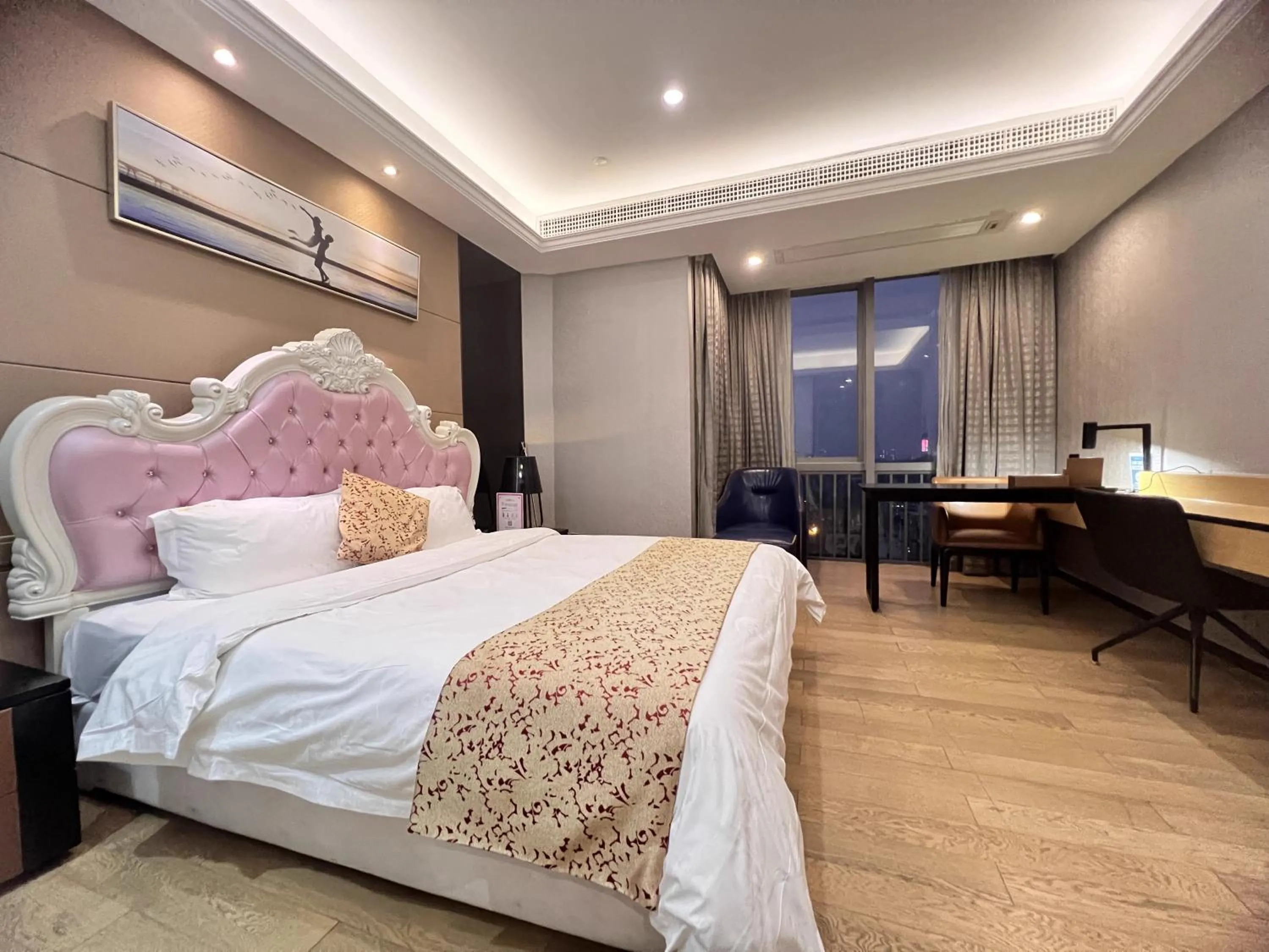 Photo of the whole room, Bed in Pengman Beijing Road A-mall Apartment