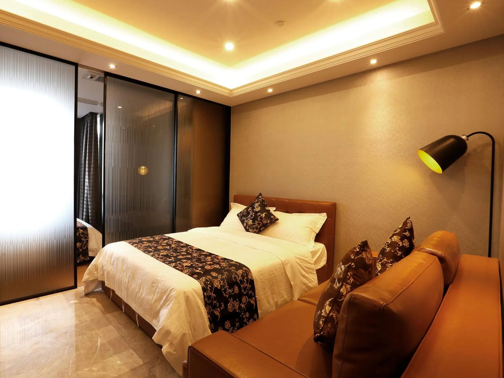Photo of the whole room, Bed in Pengman Beijing Road A-mall Apartment