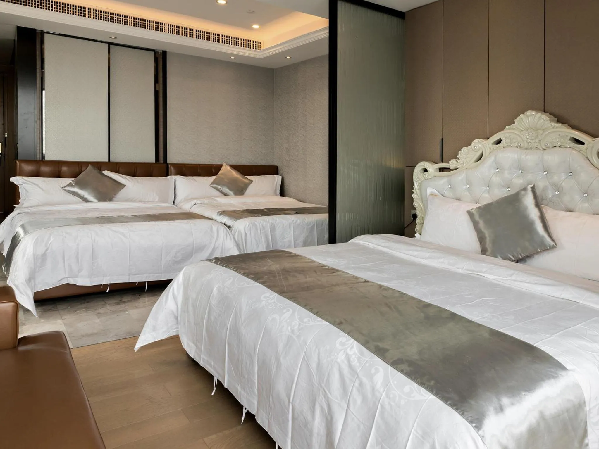 Photo of the whole room, Bed in Pengman Beijing Road A-mall Apartment