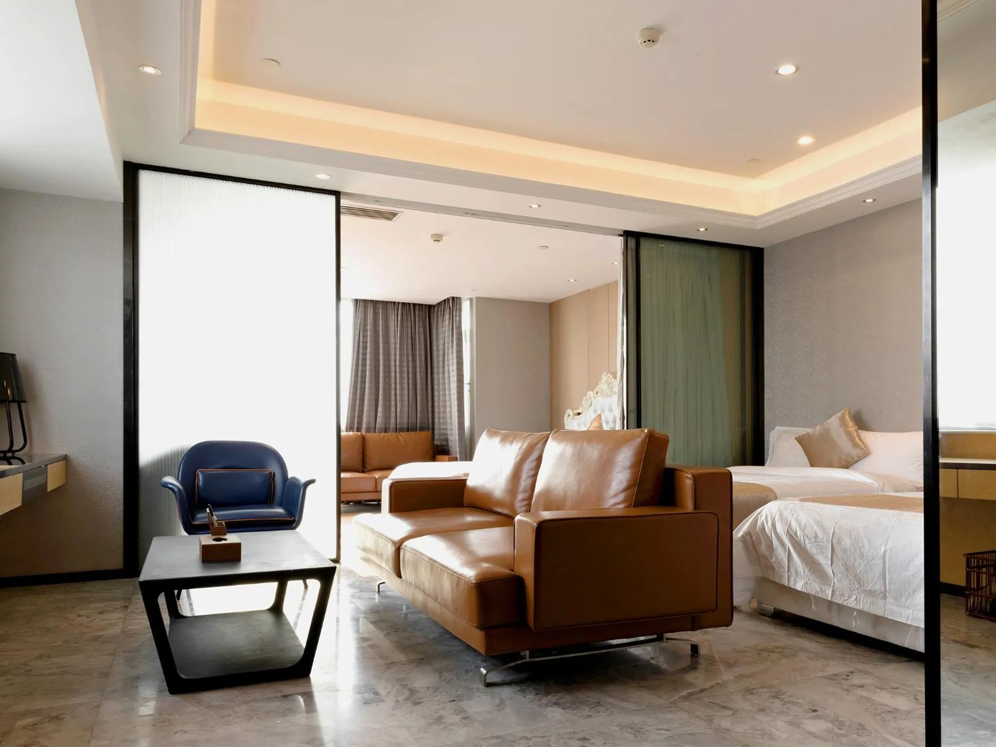 Dining area, Bed in Pengman Beijing Road A-mall Apartment