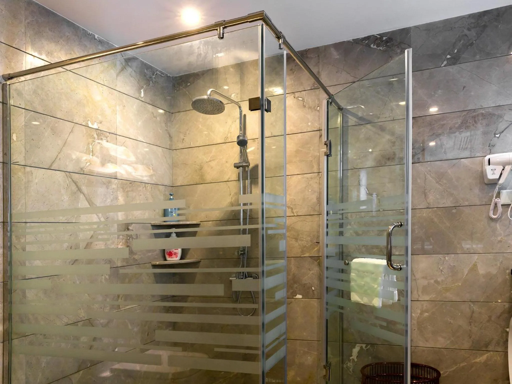 Shower in Pengman Beijing Road A-mall Apartment