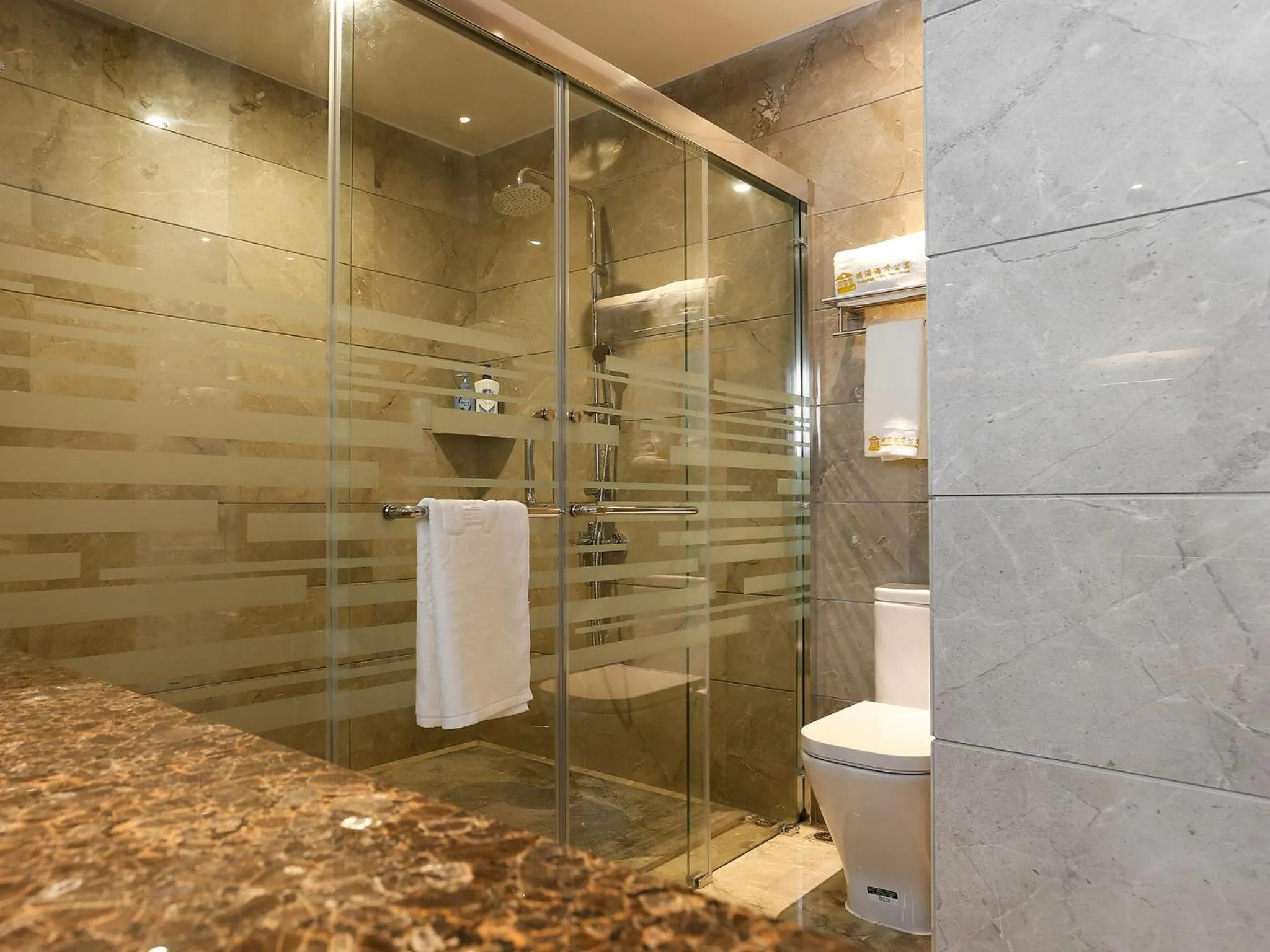 Shower in Pengman Beijing Road A-mall Apartment