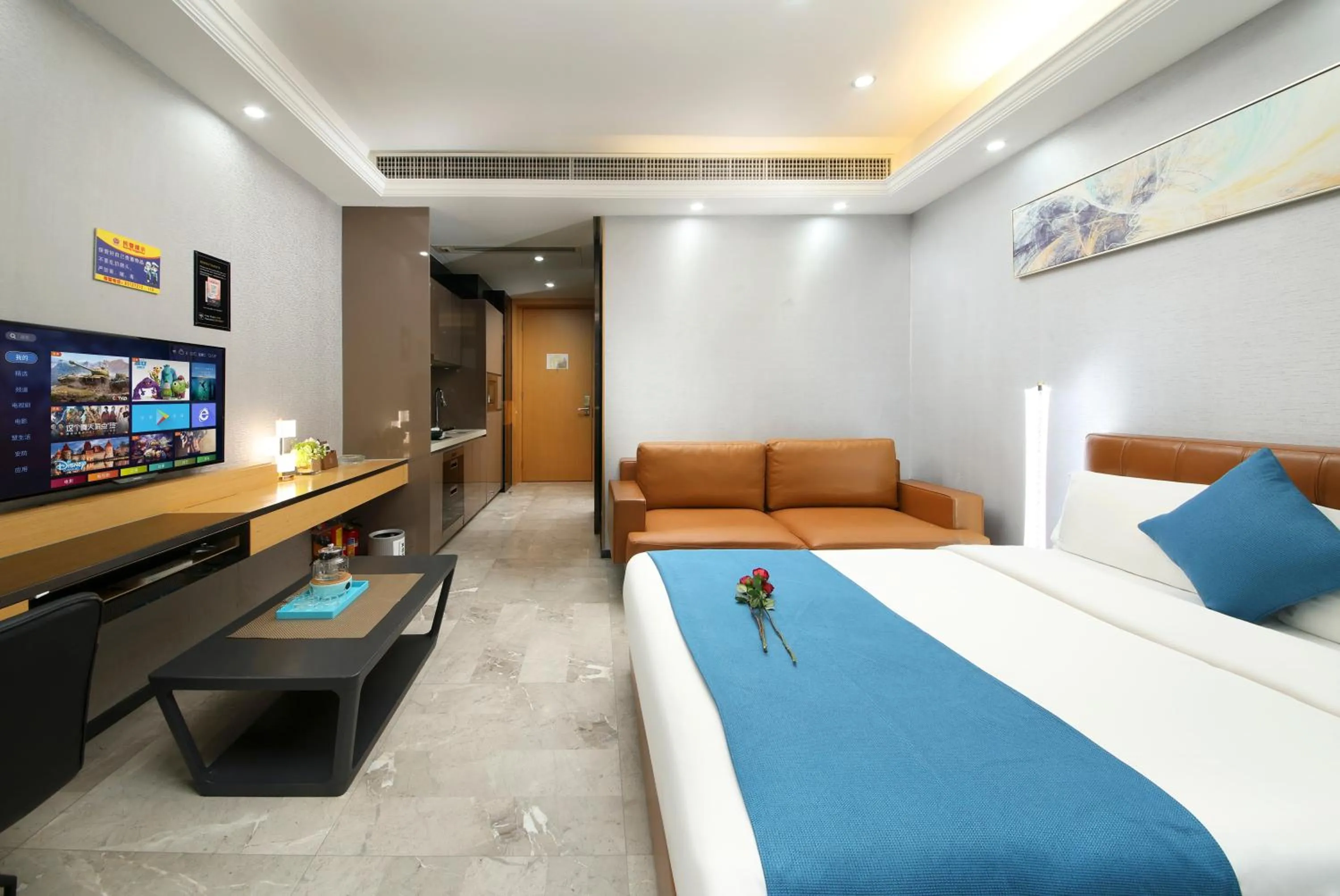 Photo of the whole room, Bed in Pengman Beijing Road A-mall Apartment