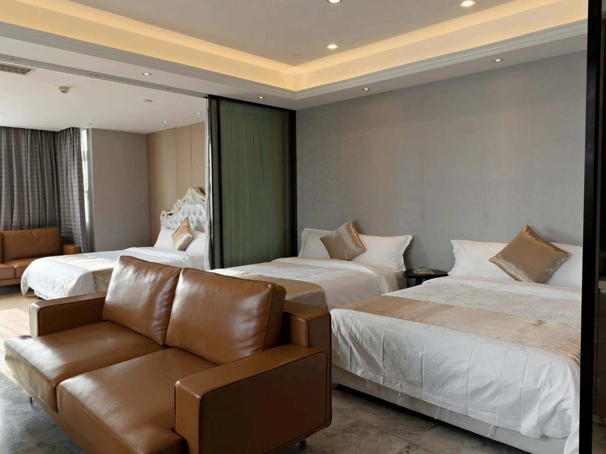 Photo of the whole room, Bed in Pengman Beijing Road A-mall Apartment
