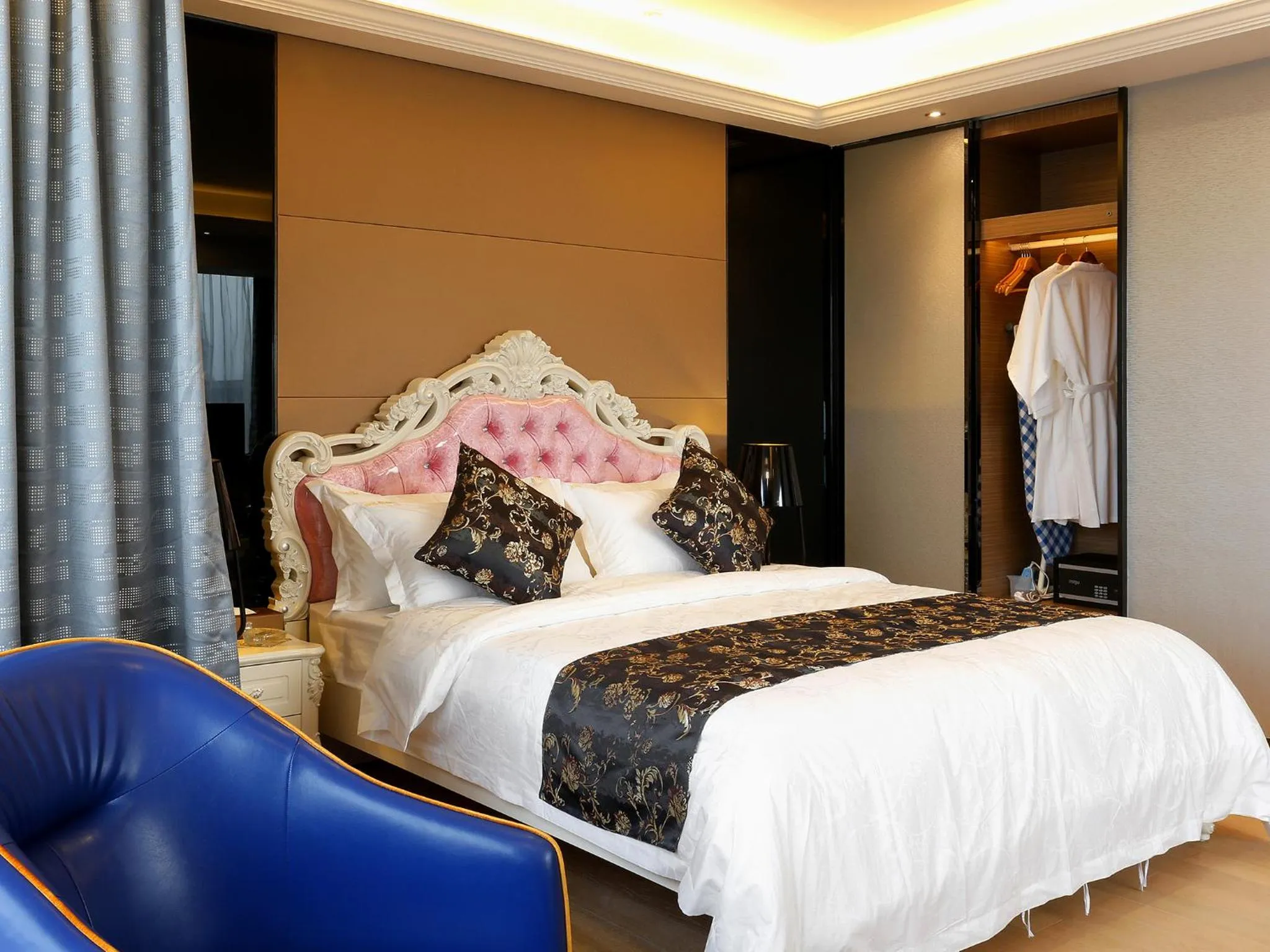 Bedroom, Bed in Pengman Beijing Road A-mall Apartment
