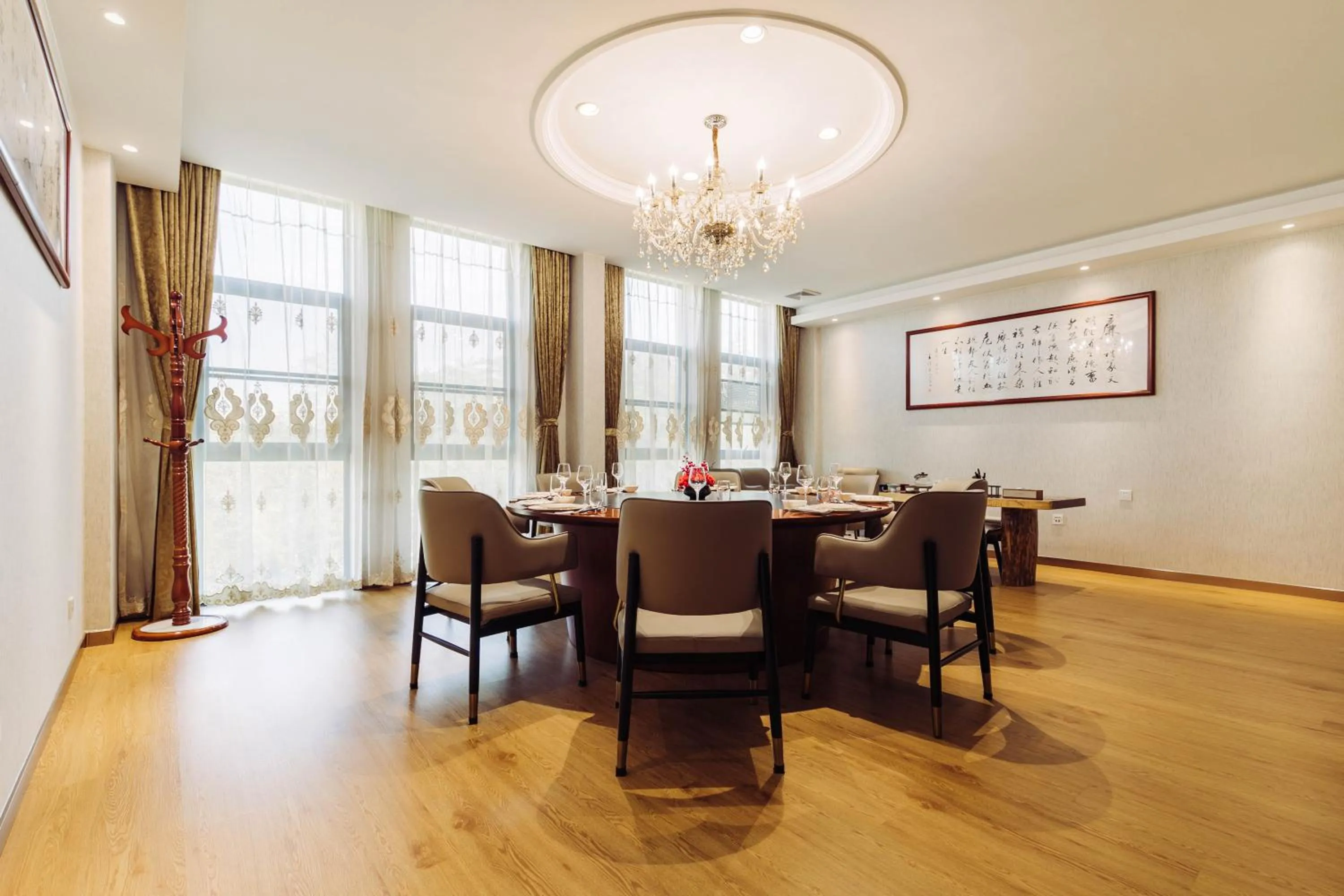 Restaurant/places to eat in Best Boutique Hotel