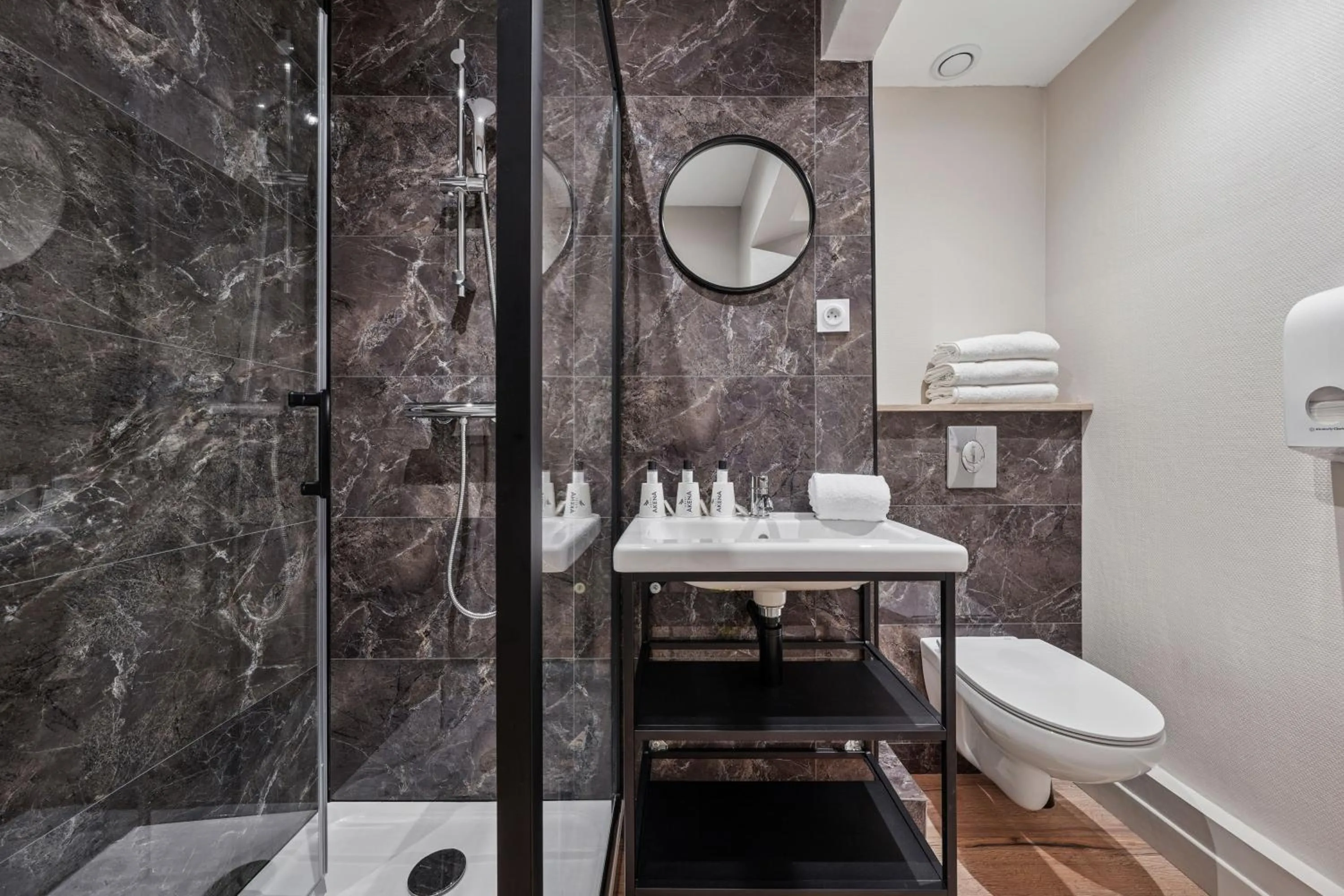 Shower in Hôtel Restaurant AKENA Camiers-Le Touquet - 2 étoiles