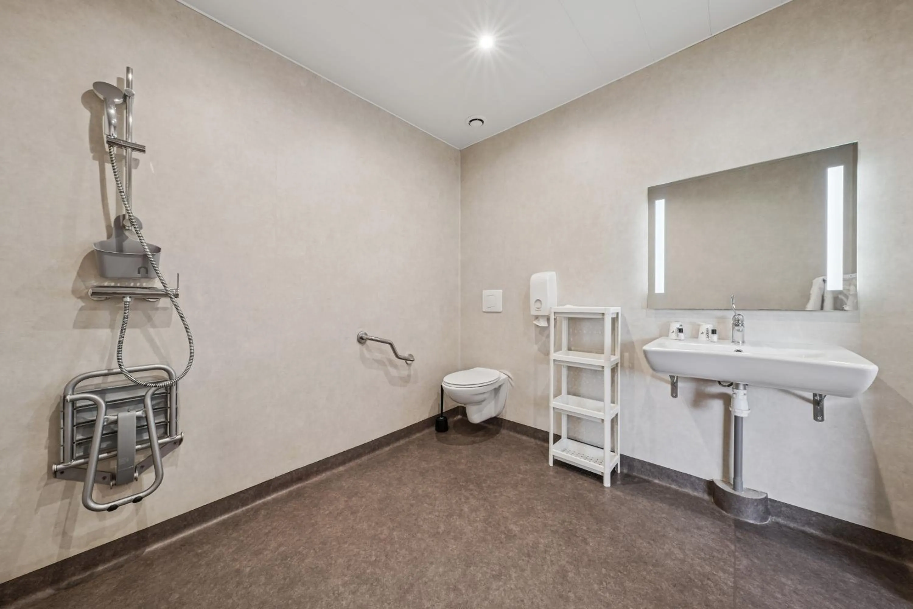 Bathroom in Hôtel Restaurant AKENA Camiers-Le Touquet - 2 étoiles