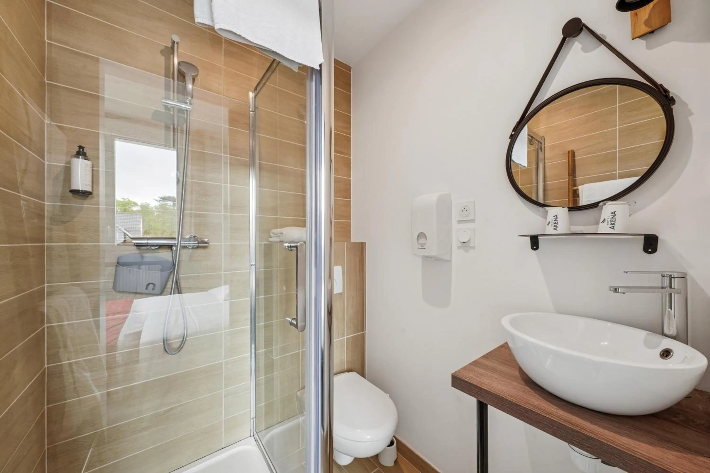 Shower in Hôtel Restaurant AKENA Camiers-Le Touquet - 2 étoiles