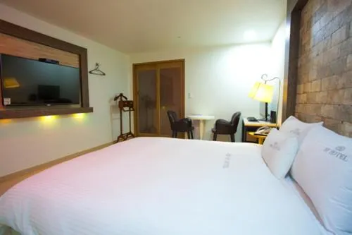 Photo of the whole room in CNN Hotel