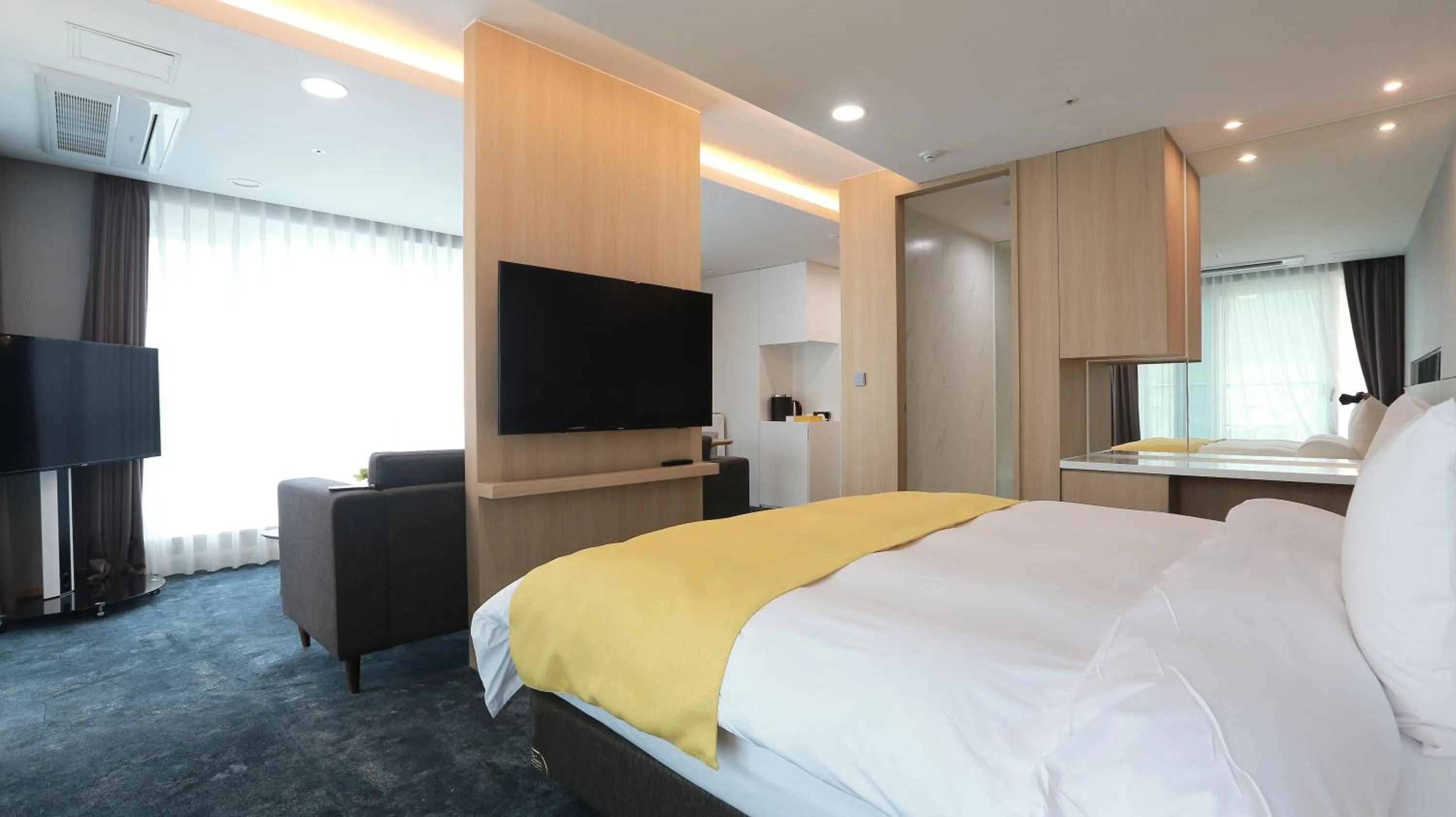 Bedroom, Bed in Co-op City Hotel Seongsan